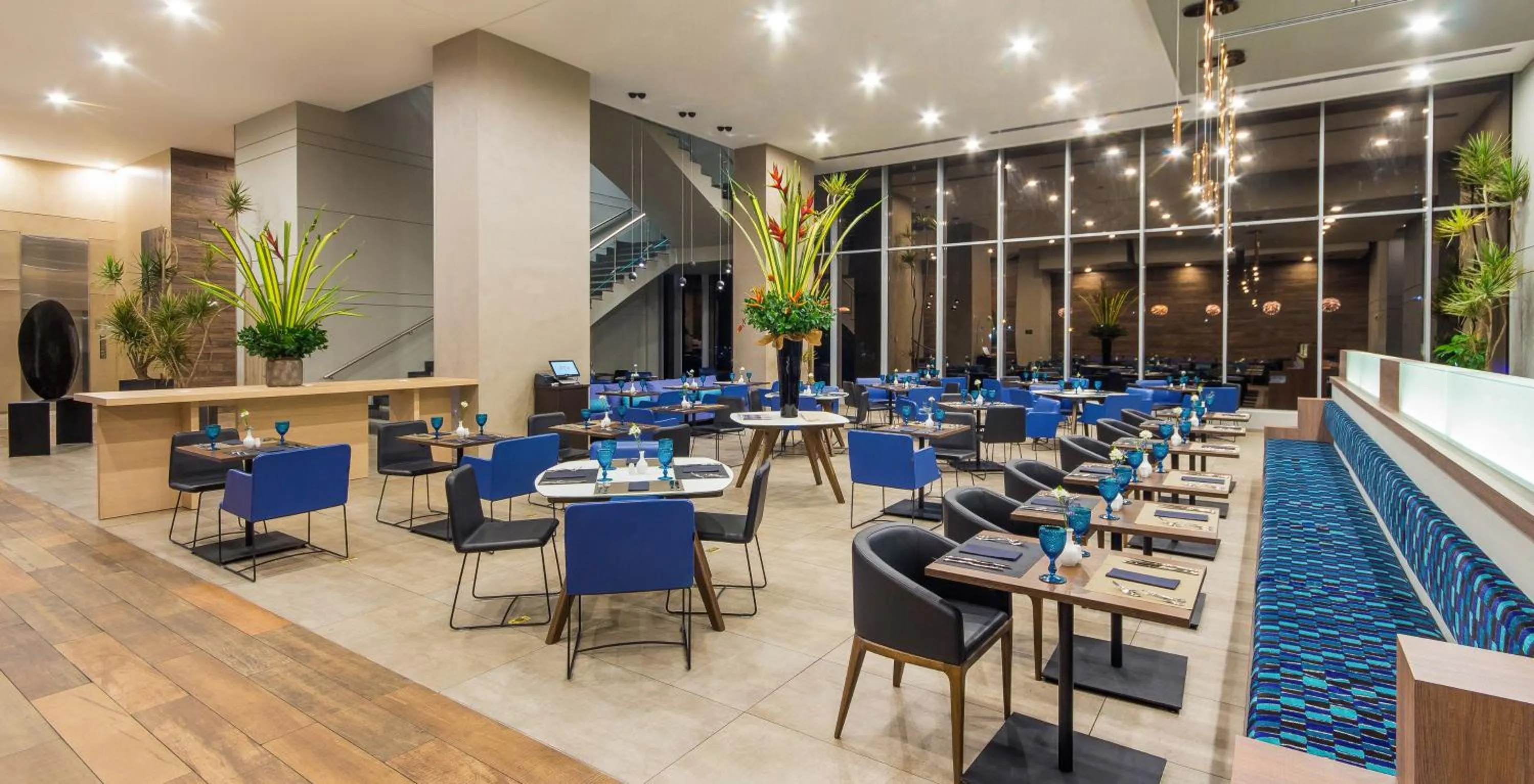 Restaurant/places to eat in Novotel Medellin El Tesoro