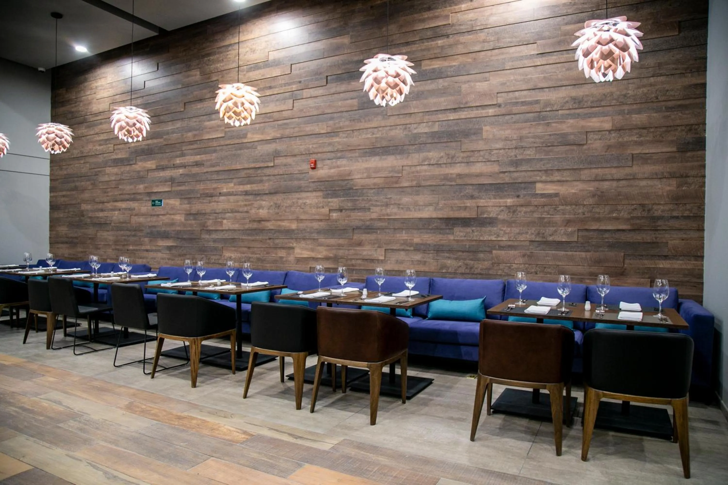 Restaurant/places to eat in Novotel Medellin El Tesoro