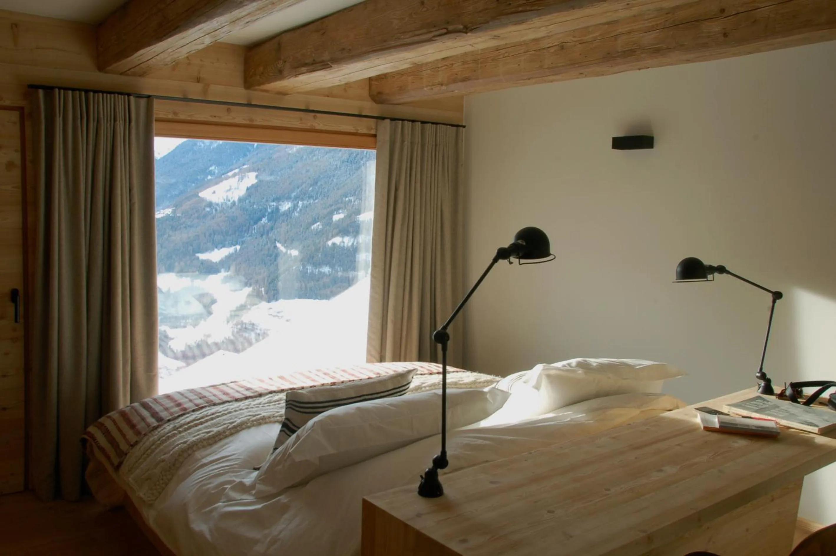 Seating area, Bed in Montagne Alternative