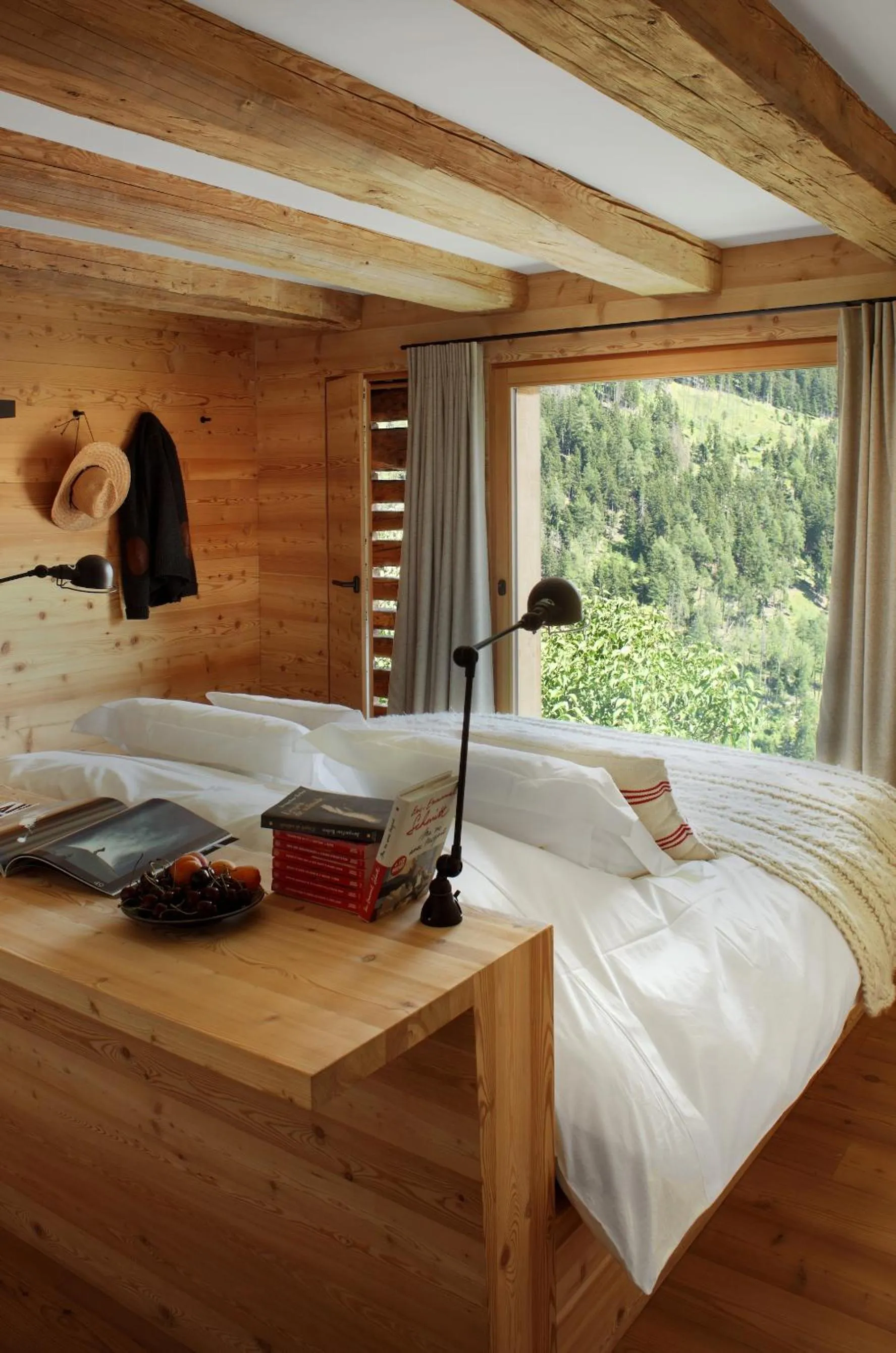 Seating area, Bed in Montagne Alternative