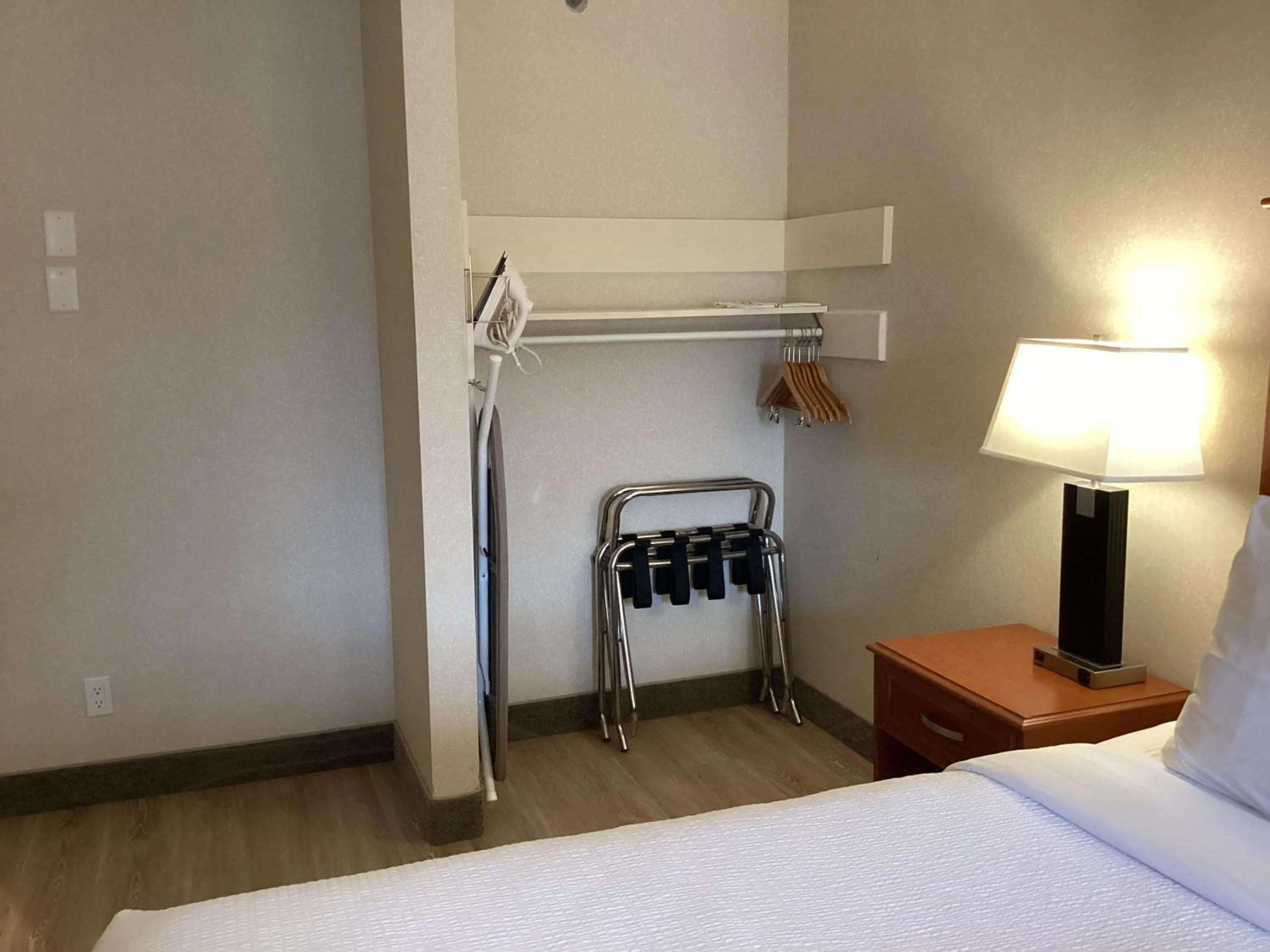 Other, Bed in Best Western Glengarry