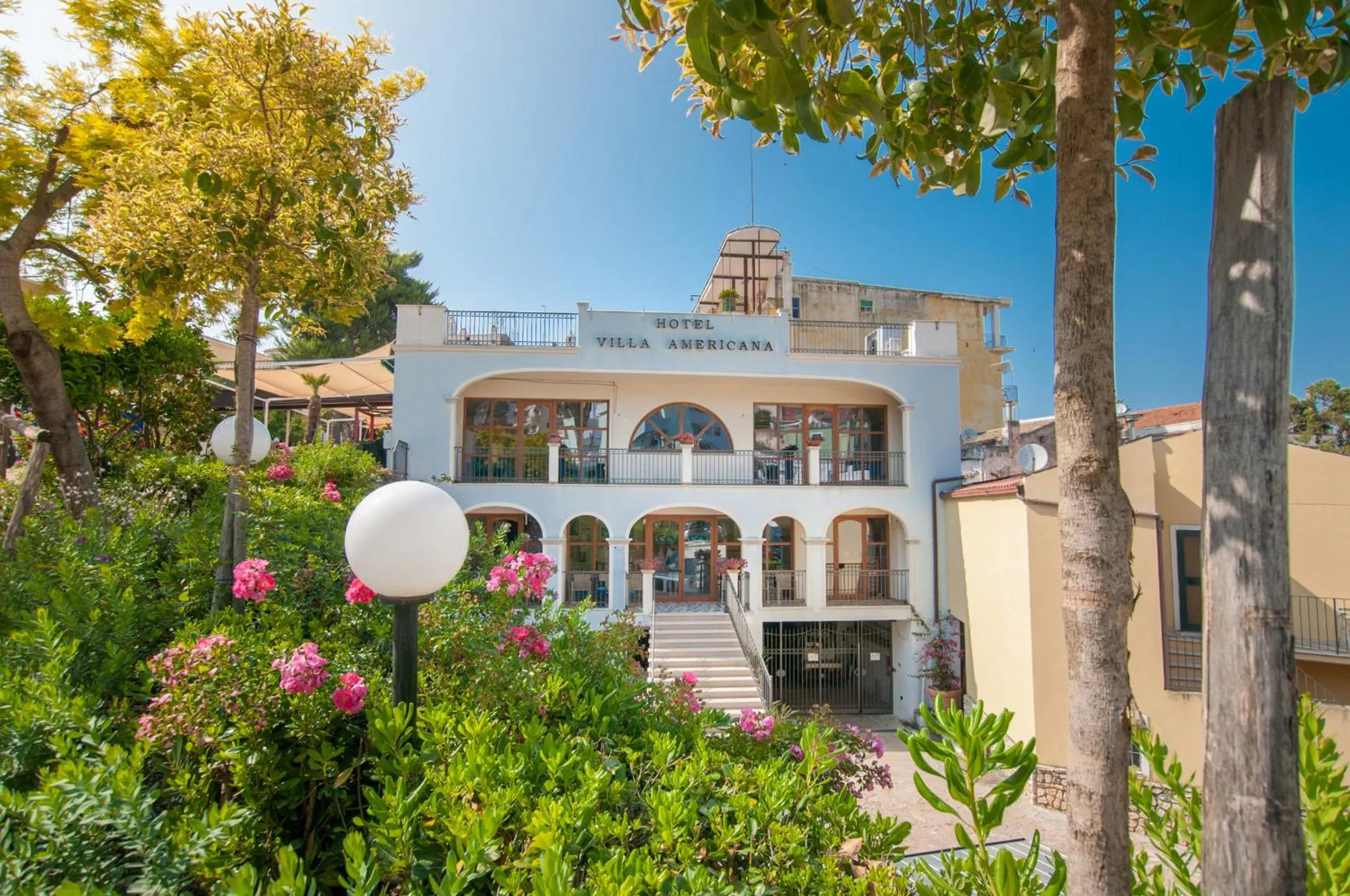 Facade/entrance in Park Hotel Villa Americana