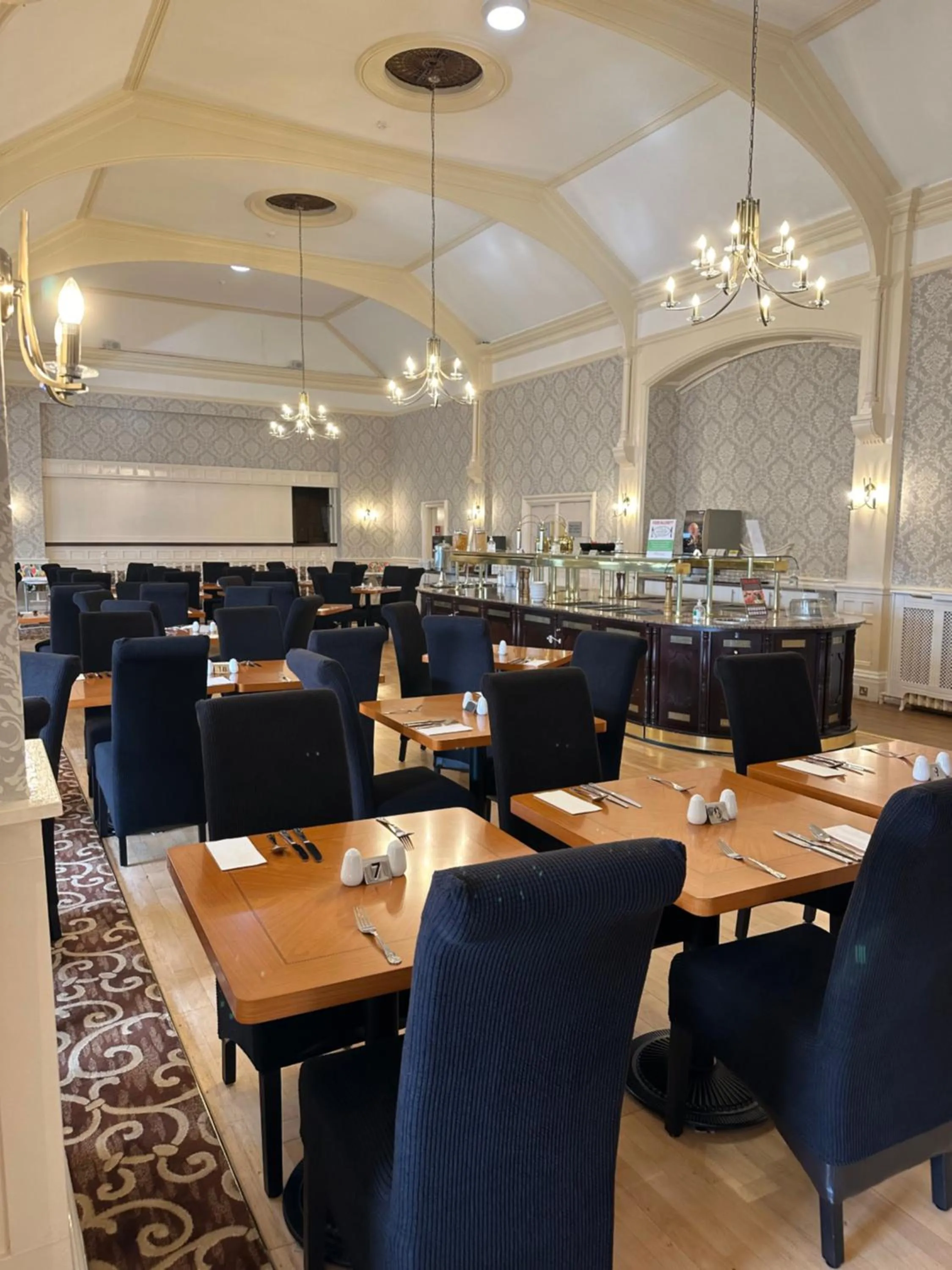 Restaurant/places to eat in Clifton Hotel