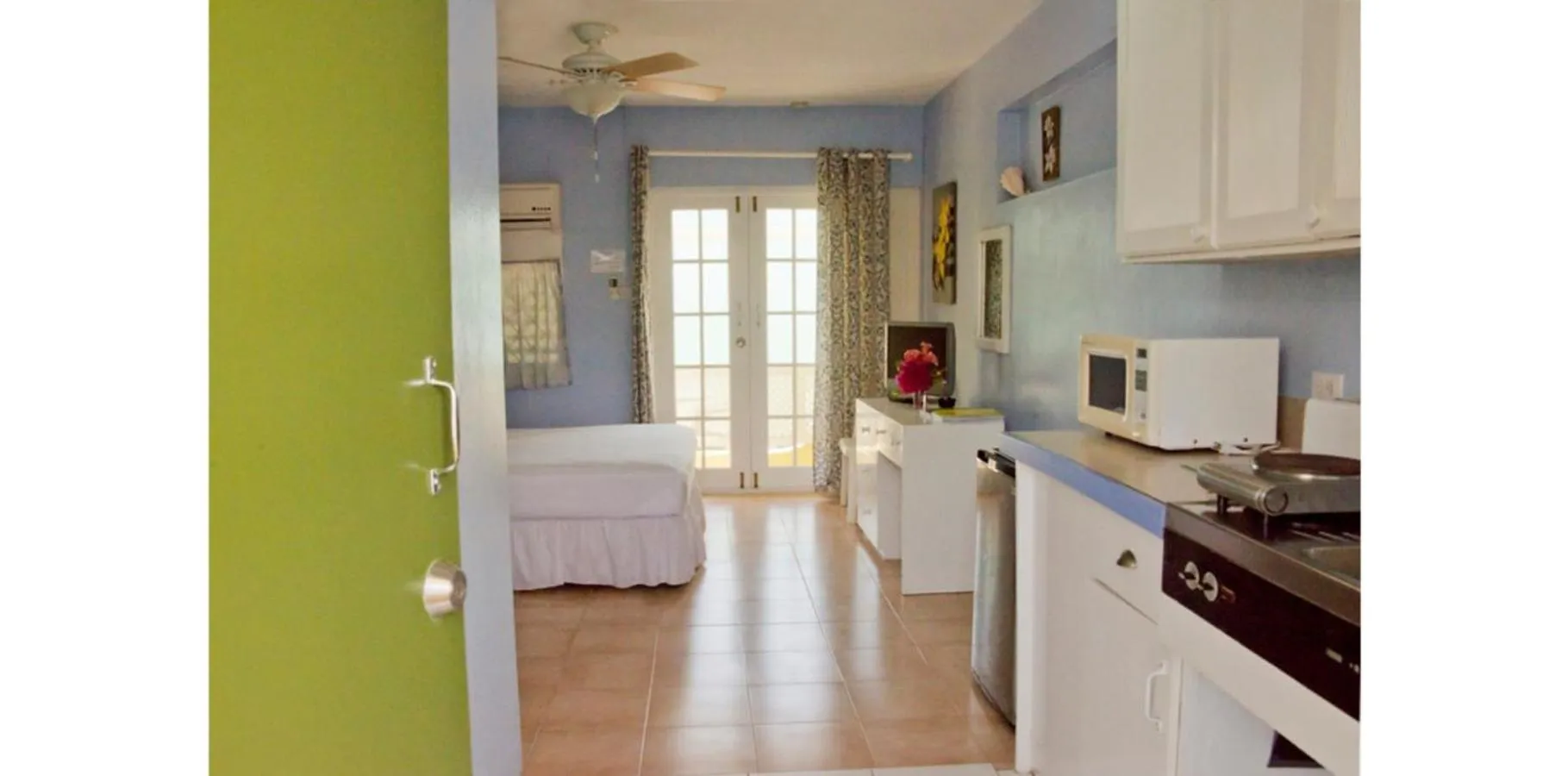 Photo of the whole room in Meridian Inn