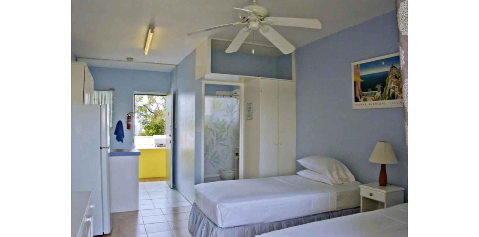 Photo of the whole room, Bed in Meridian Inn