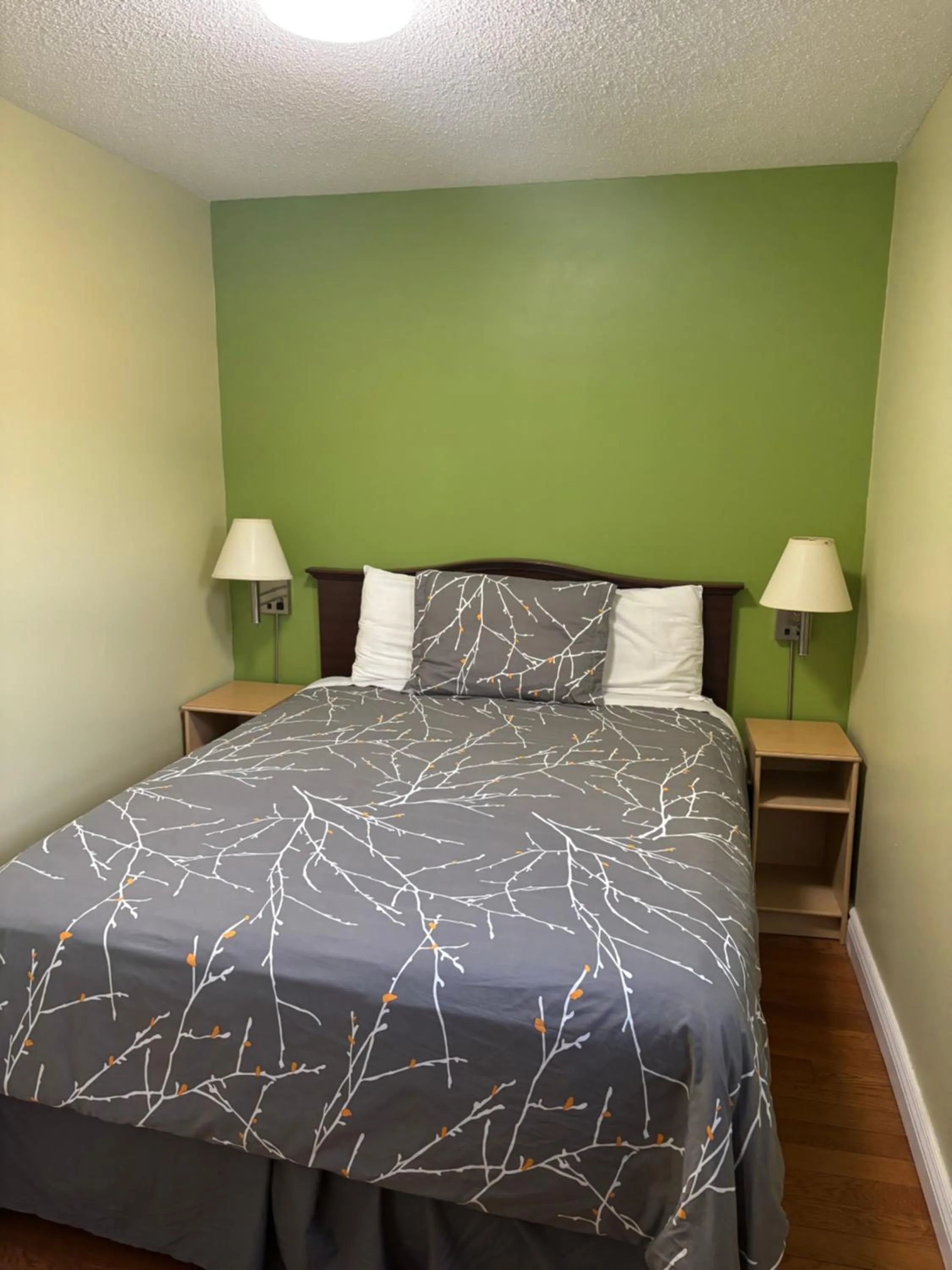 Bedroom, Bed in Lakeshore Suites