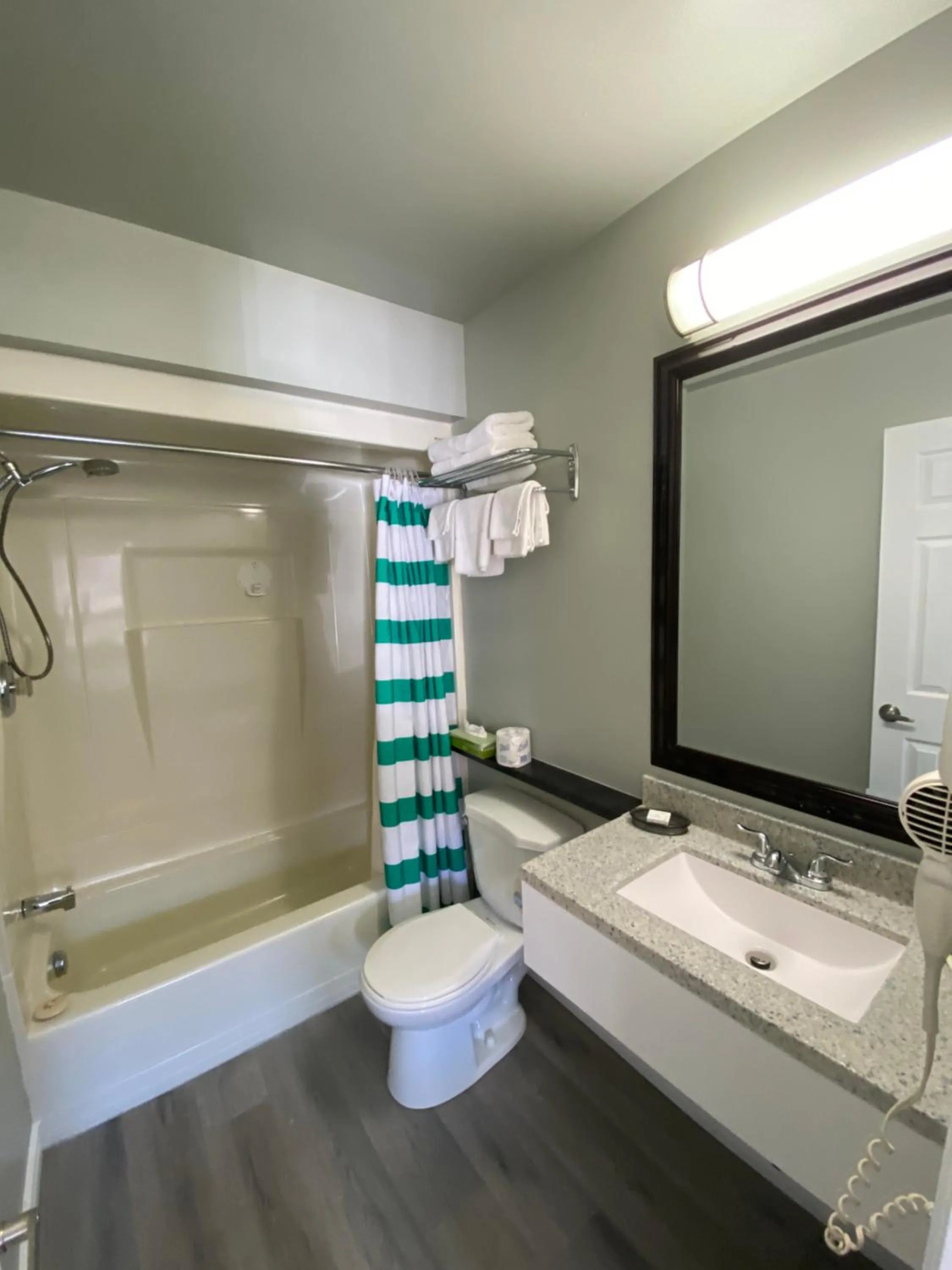 Bath in Lakeshore Suites