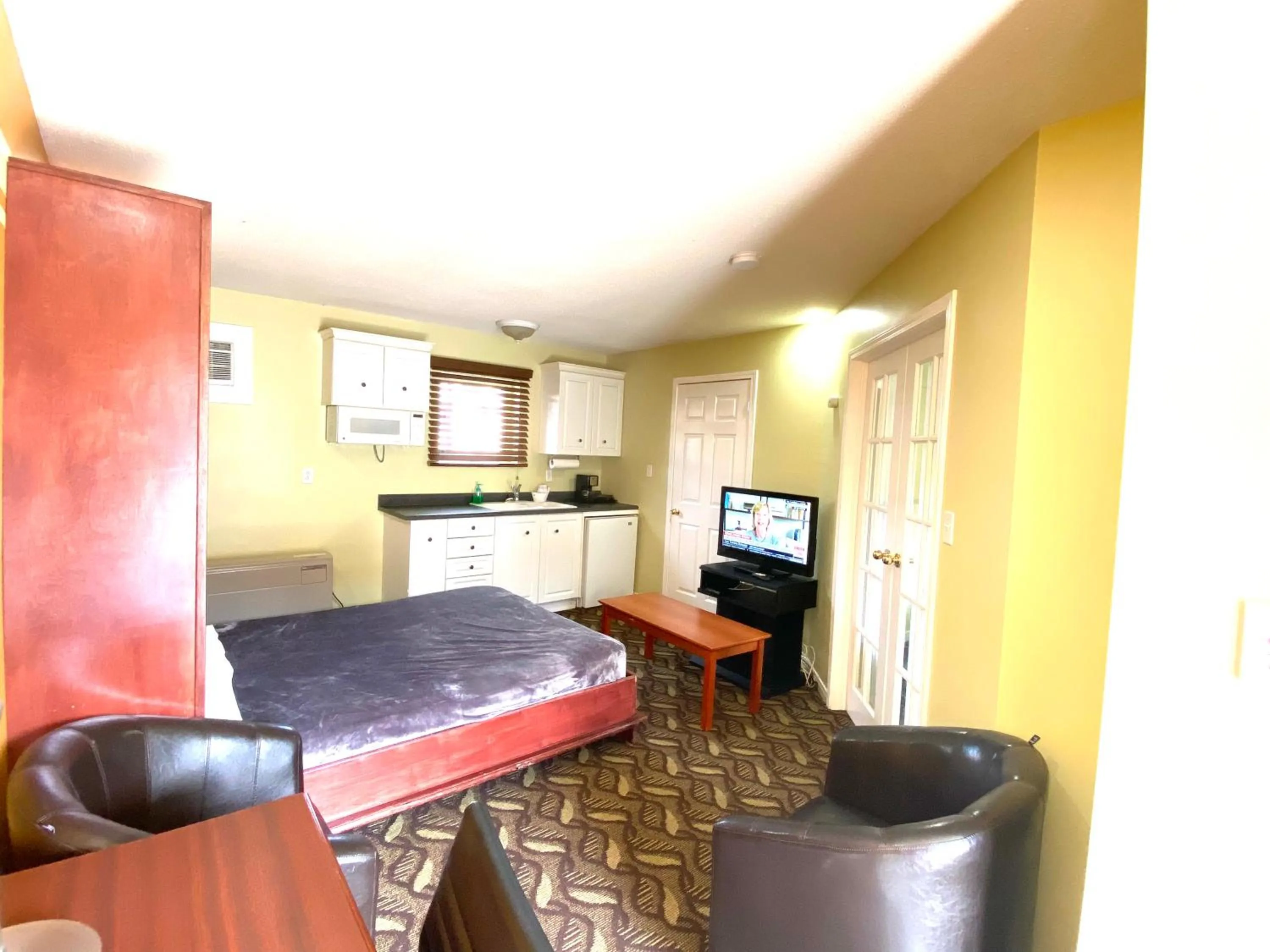 Bed in Lakeshore Suites