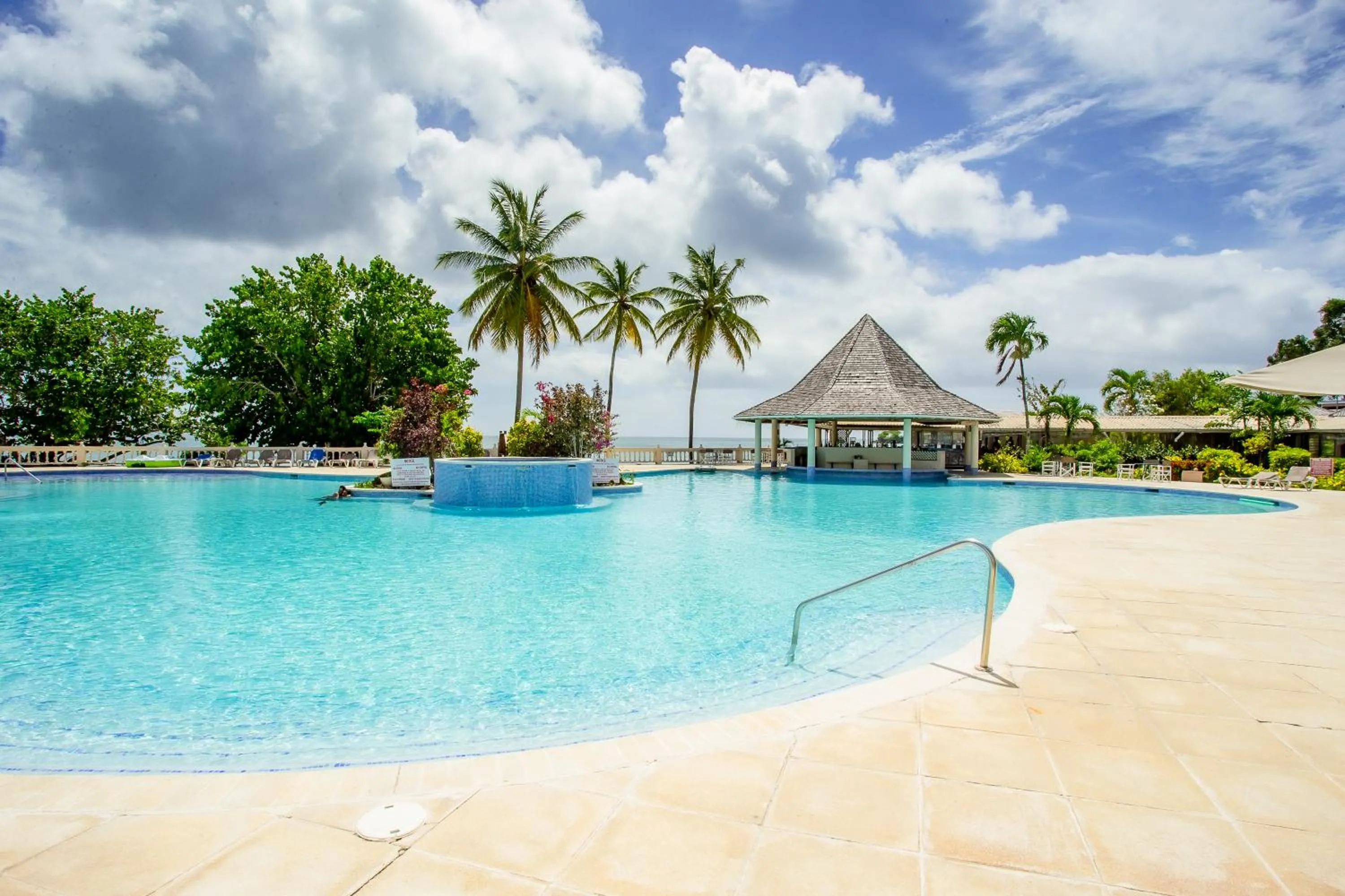 Swimming pool in Starfish Tobago