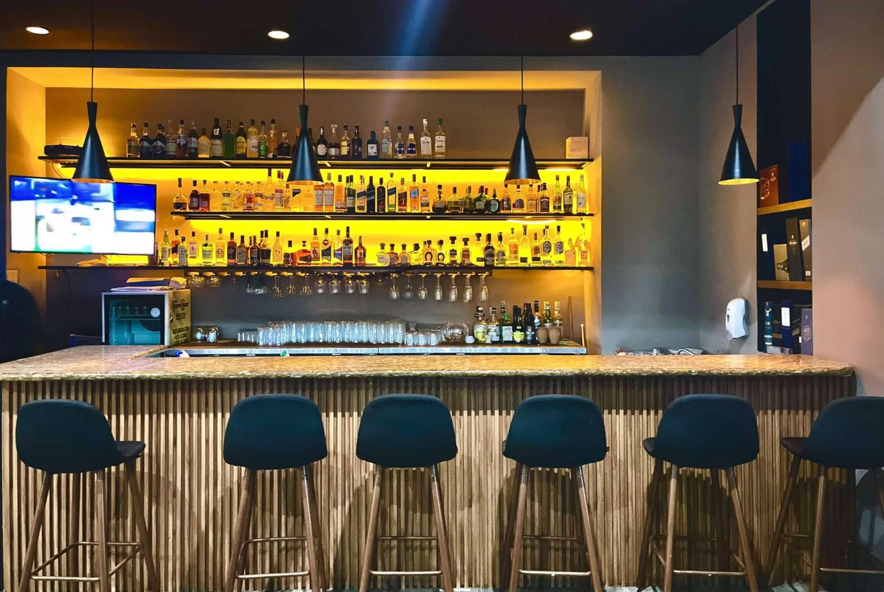 Lounge or bar in La Quinta by Wyndham Poza Rica