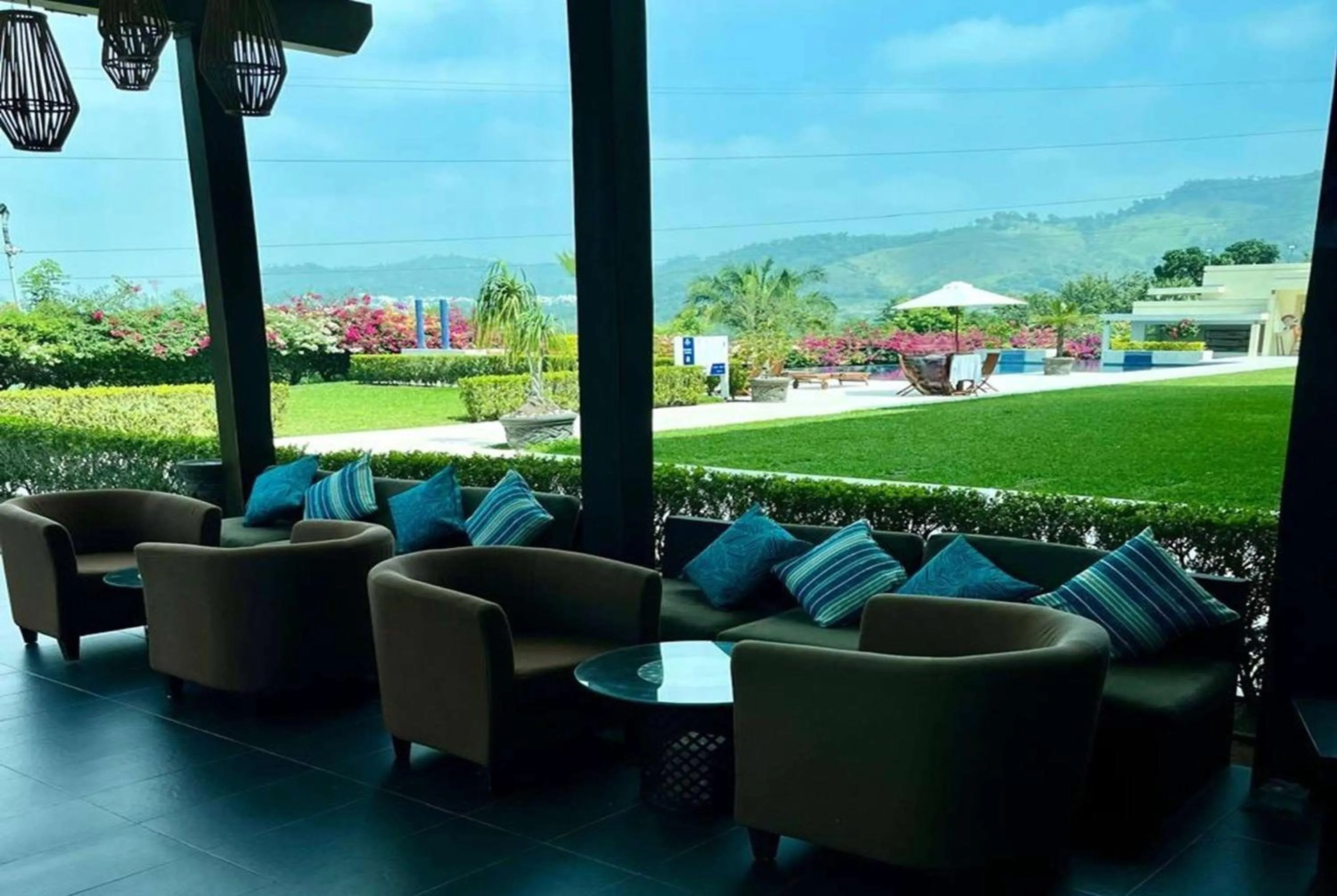 Lounge or bar in La Quinta by Wyndham Poza Rica