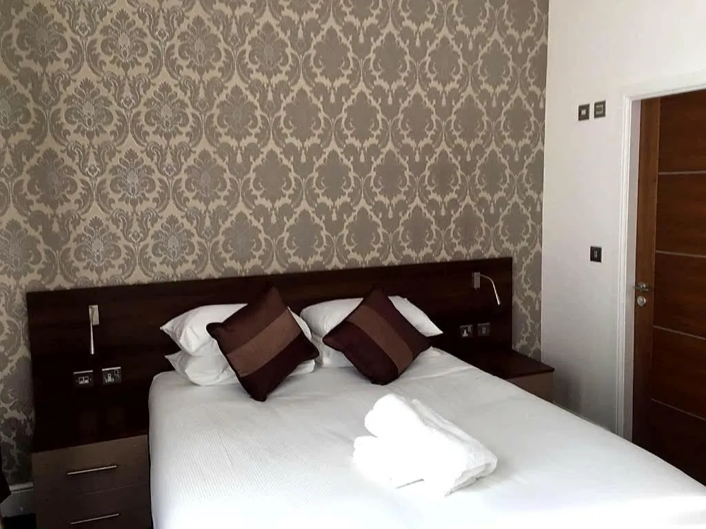 Bedroom in The Marlborough Hotel