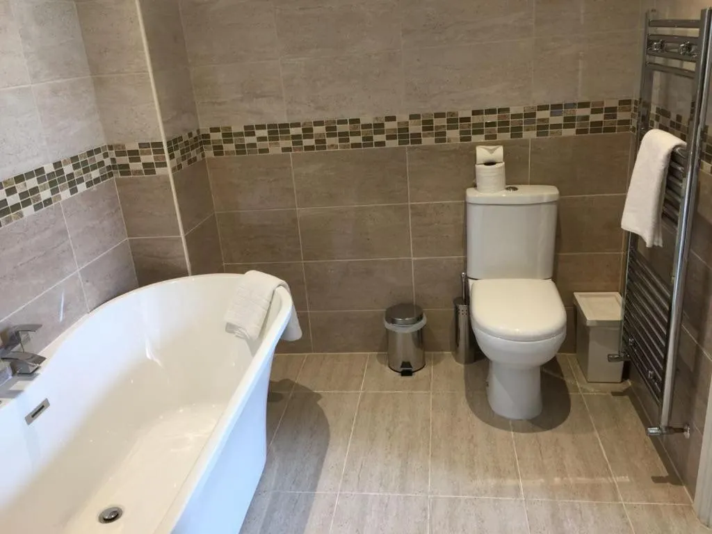 Bathroom in The Marlborough Hotel