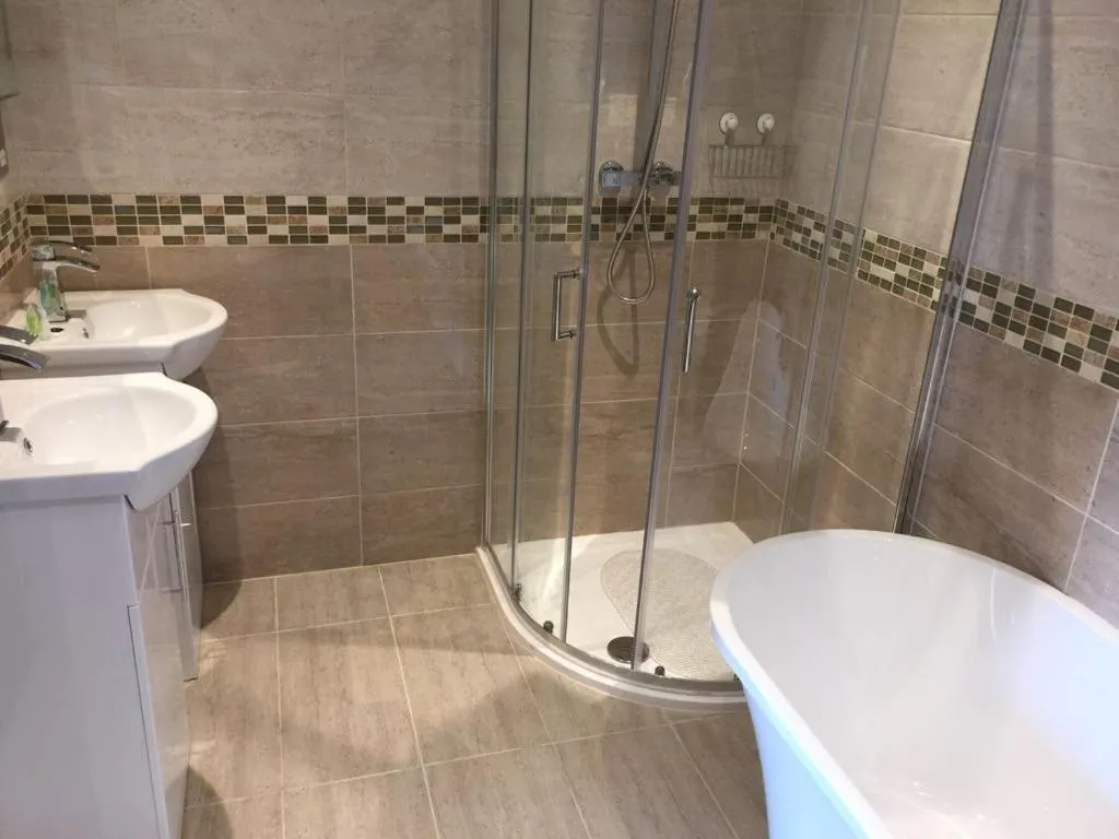 Bathroom in The Marlborough Hotel