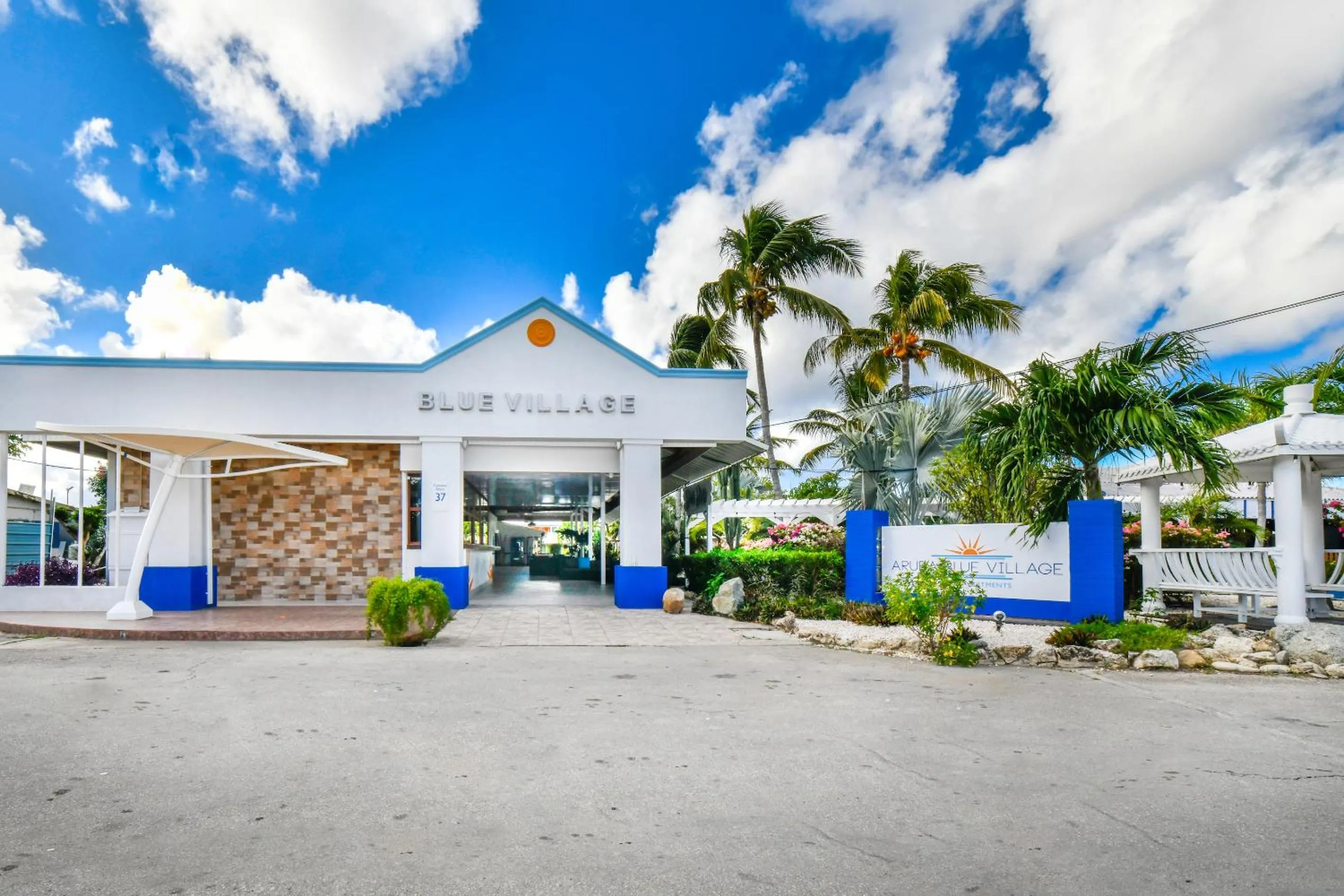 Facade/entrance in Aruba Blue Village Hotel and Apartments