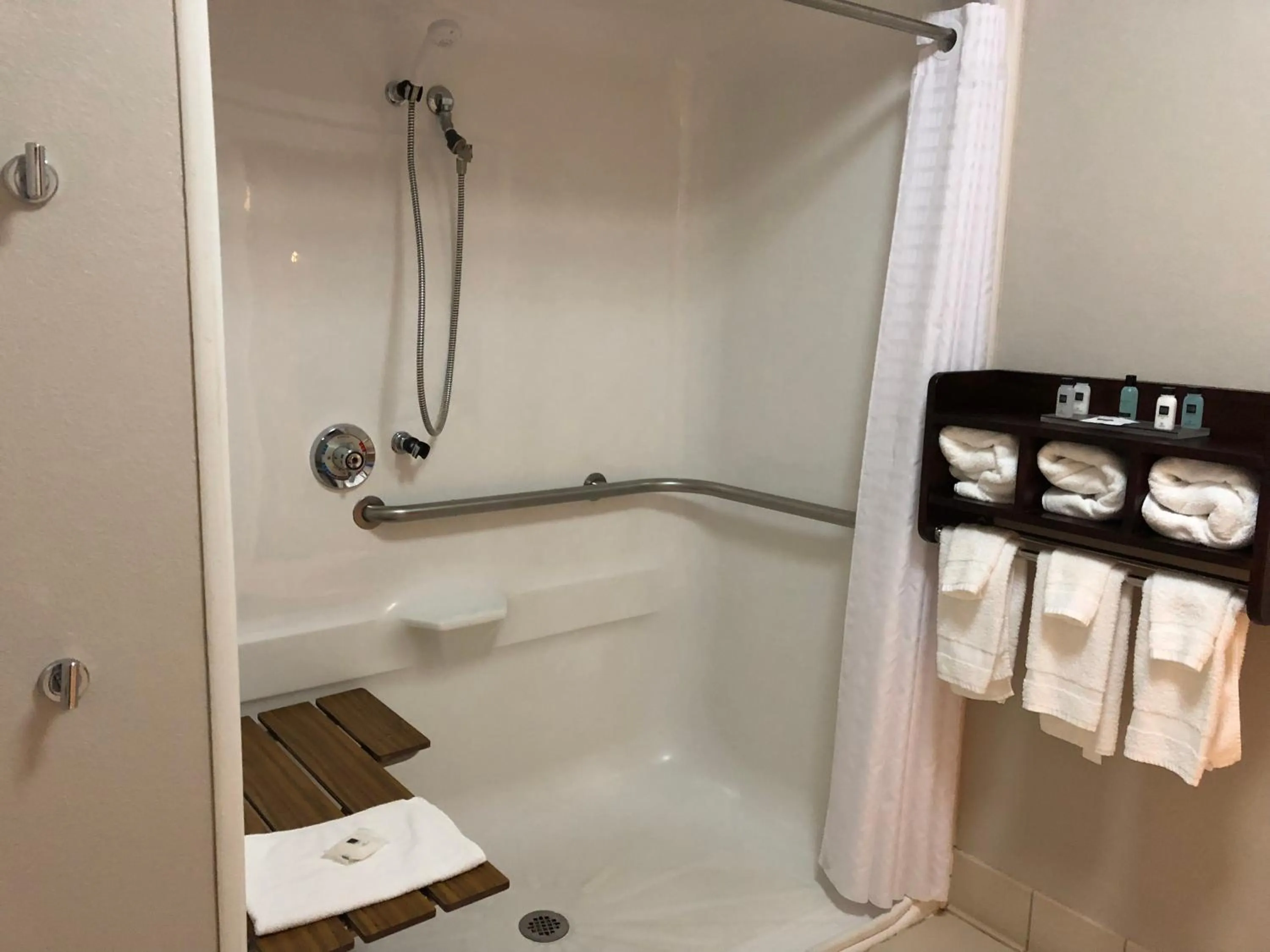 Shower in Country Inn & Suites by Radisson, Cookeville, TN