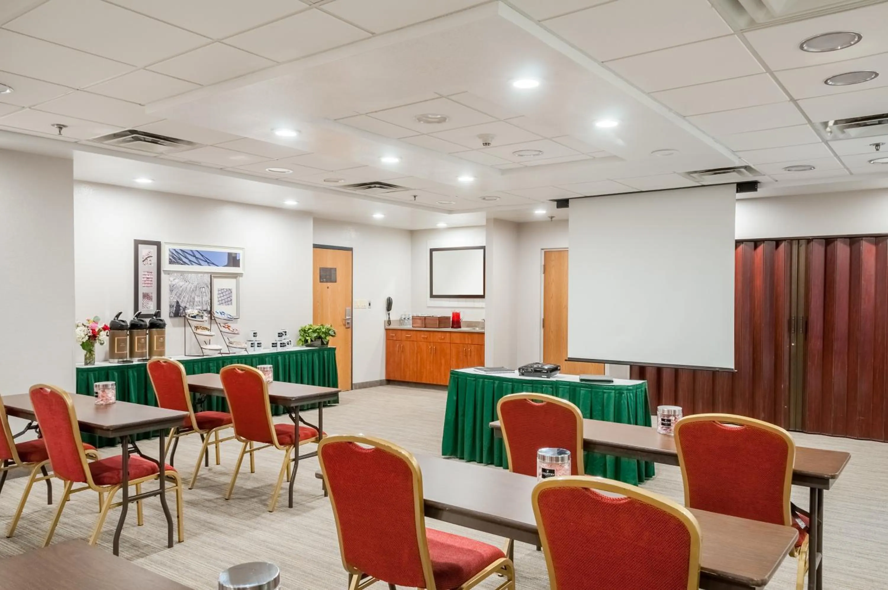 Business facilities in Country Inn & Suites by Radisson, Cookeville, TN