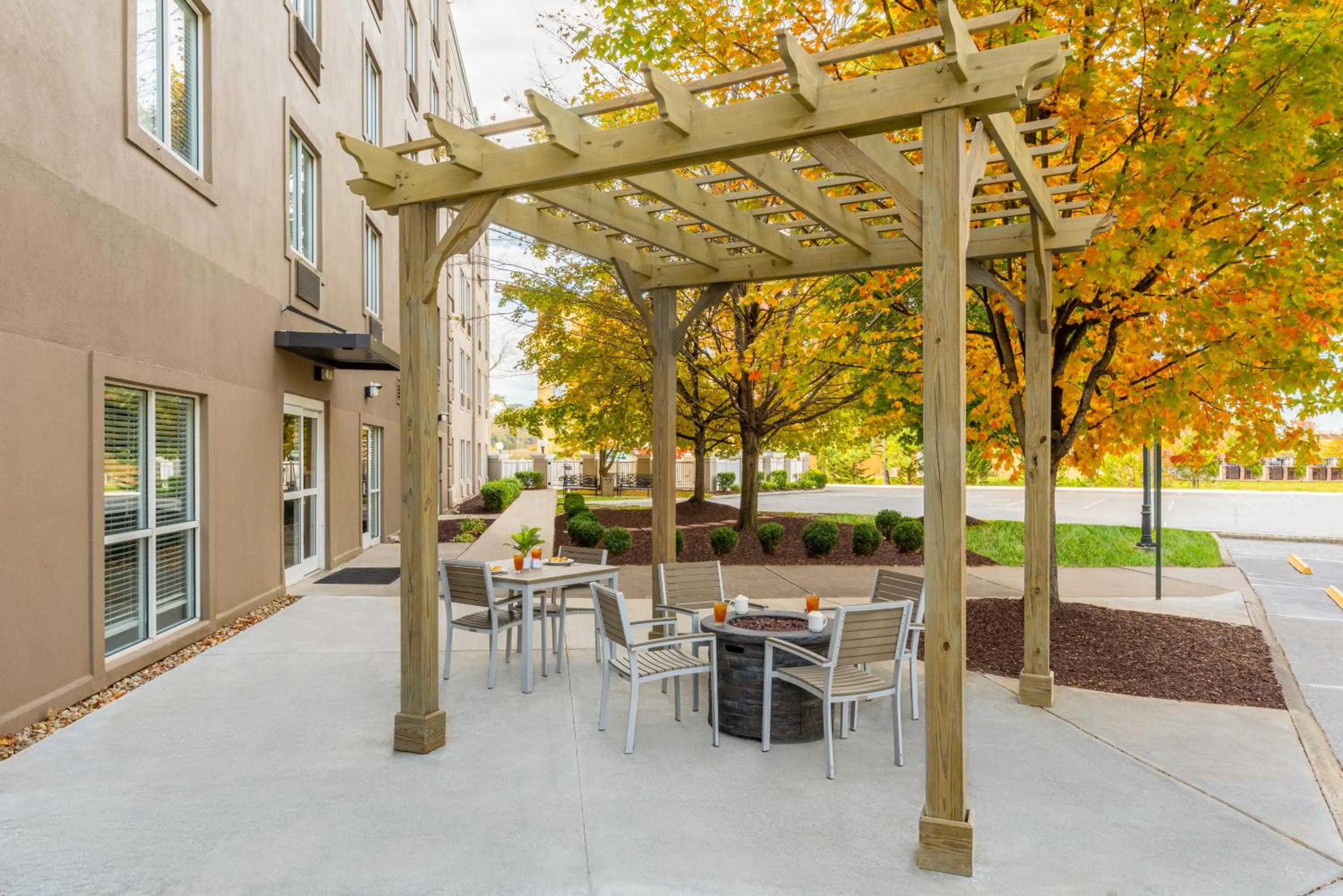 Patio in Country Inn & Suites by Radisson, Cookeville, TN