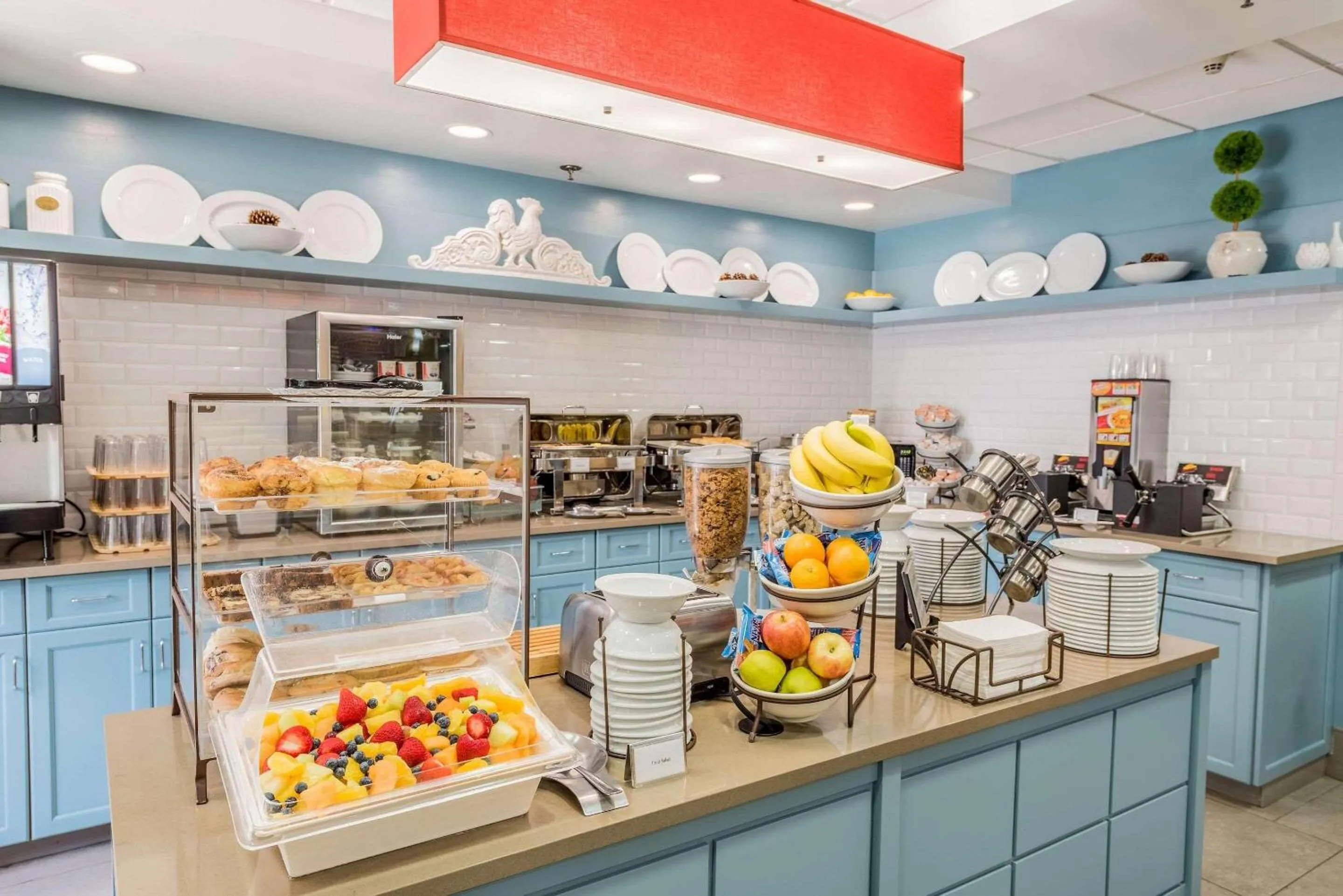 Breakfast in Country Inn & Suites by Radisson, Cookeville, TN