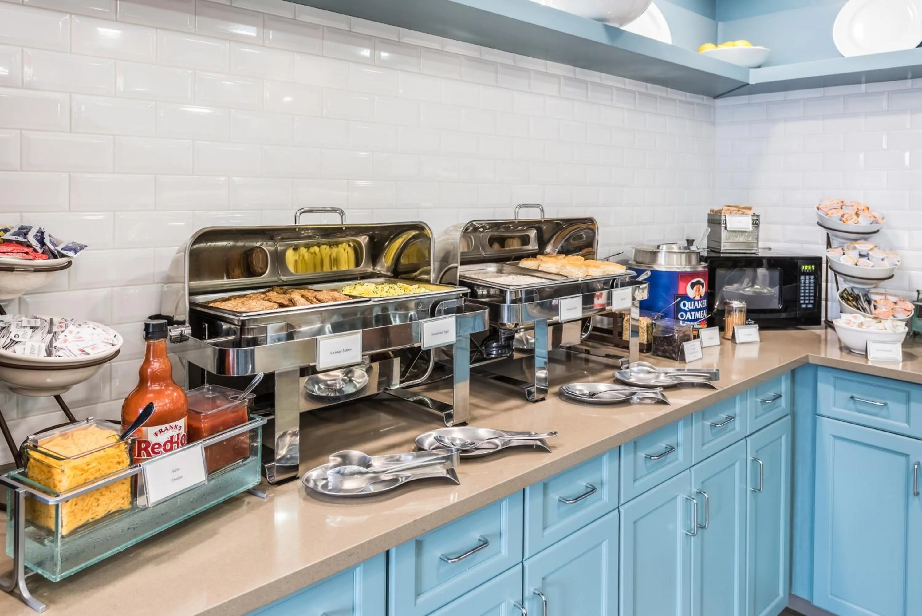 Dining area in Country Inn & Suites by Radisson, Cookeville, TN