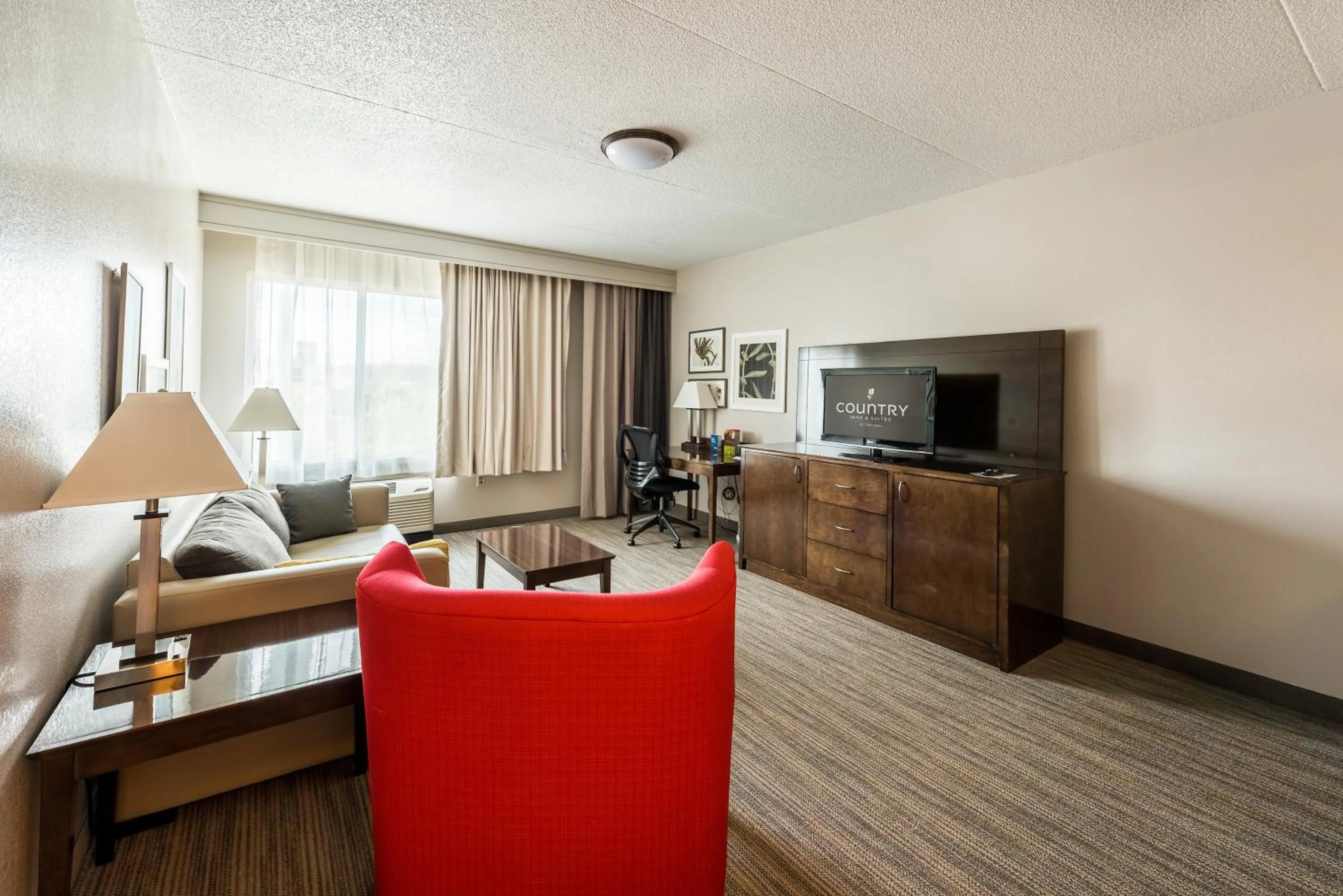 TV and multimedia in Country Inn & Suites by Radisson, Cookeville, TN