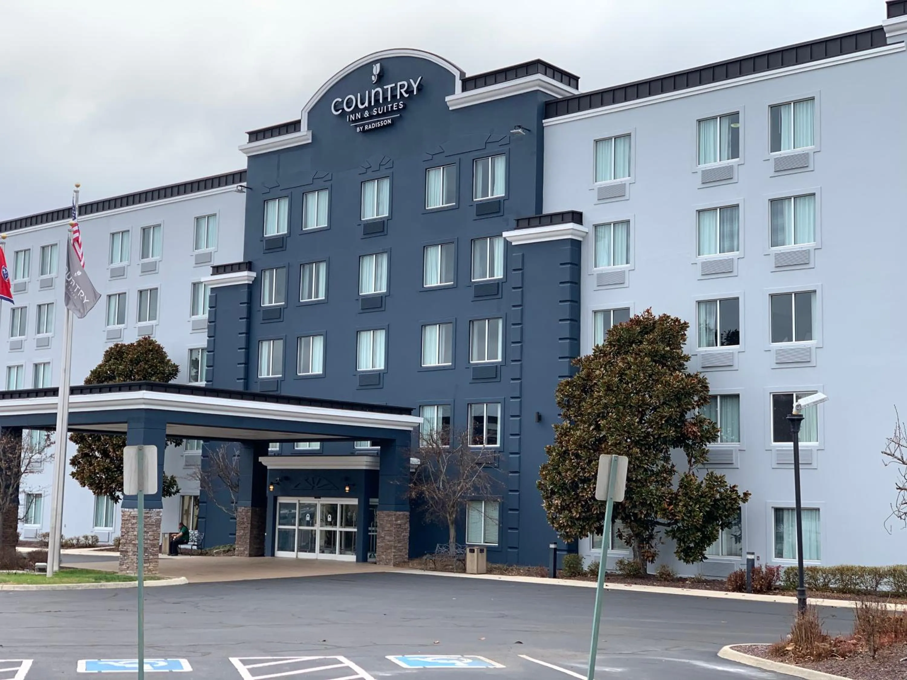 Property building in Country Inn & Suites by Radisson, Cookeville, TN