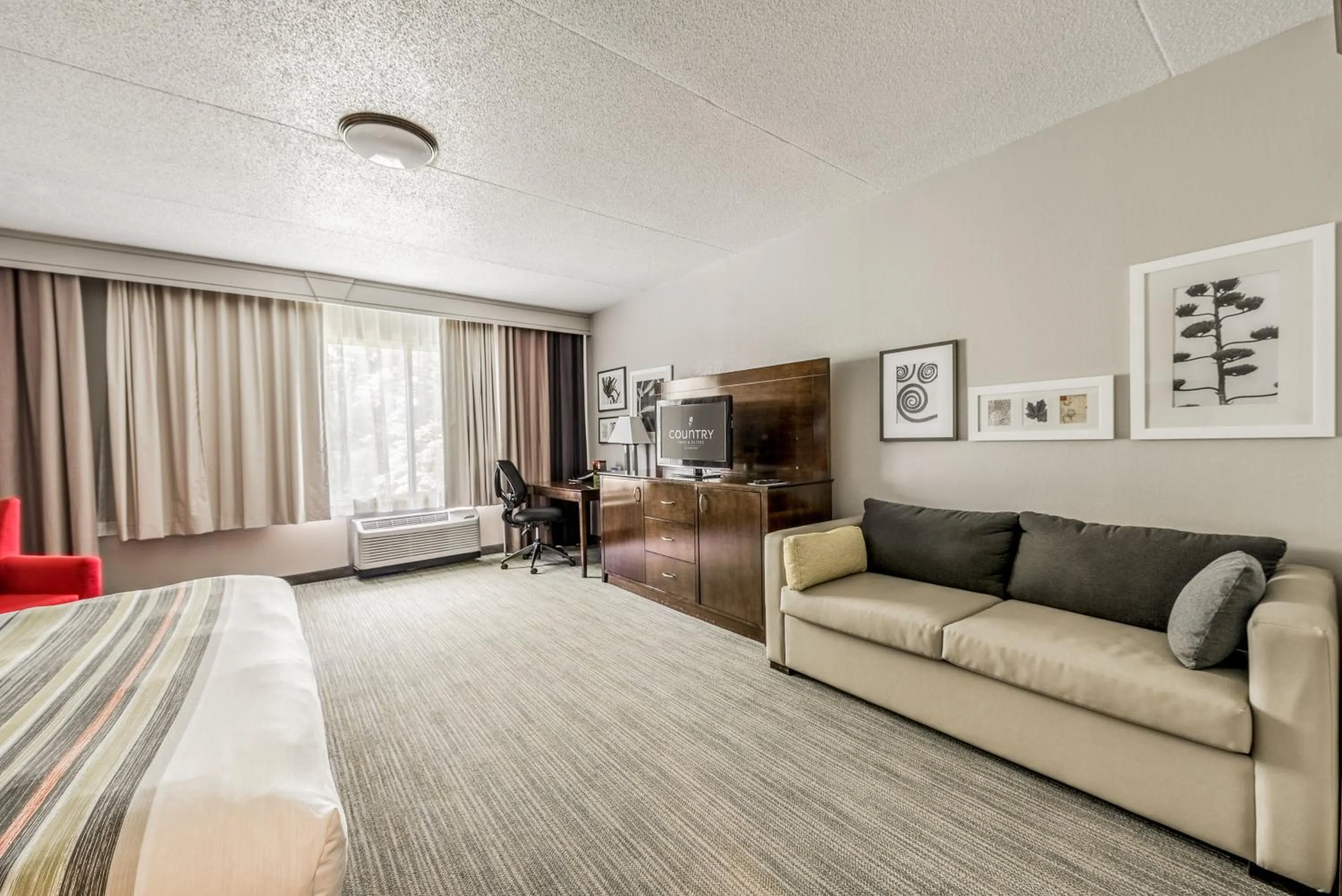 Bed in Country Inn & Suites by Radisson, Cookeville, TN