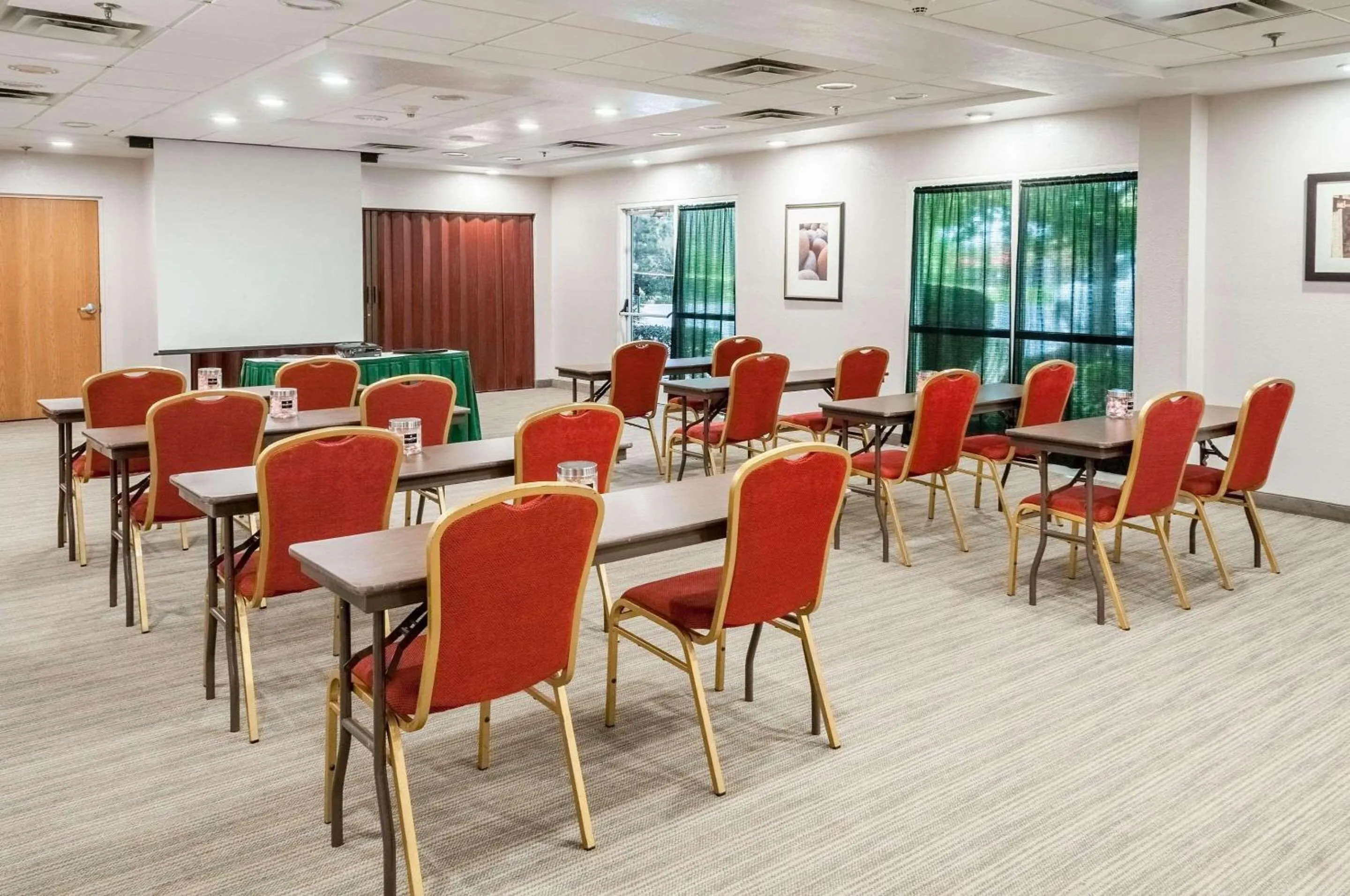 Meeting/conference room in Country Inn & Suites by Radisson, Cookeville, TN