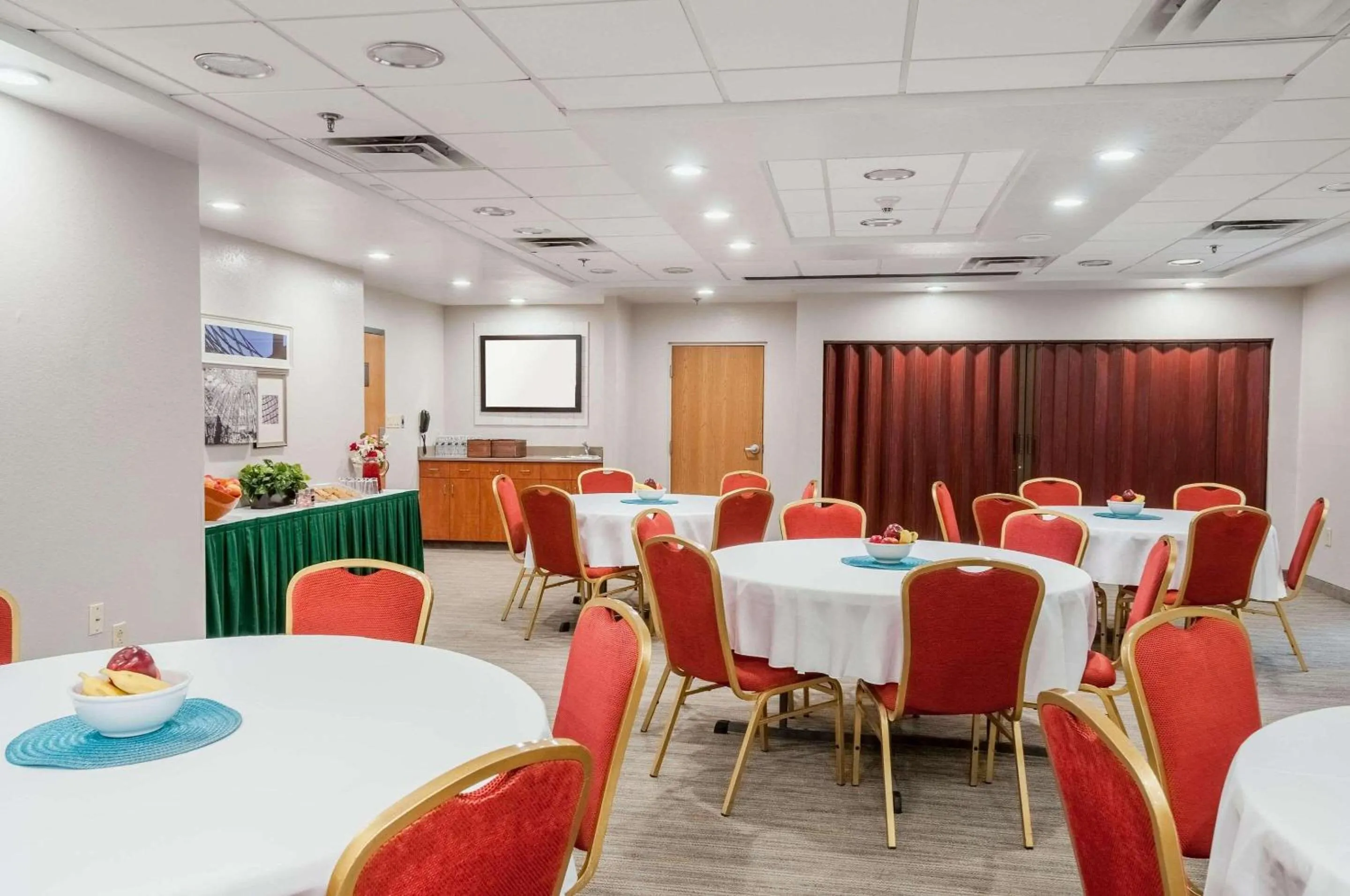 Meeting/conference room in Country Inn & Suites by Radisson, Cookeville, TN