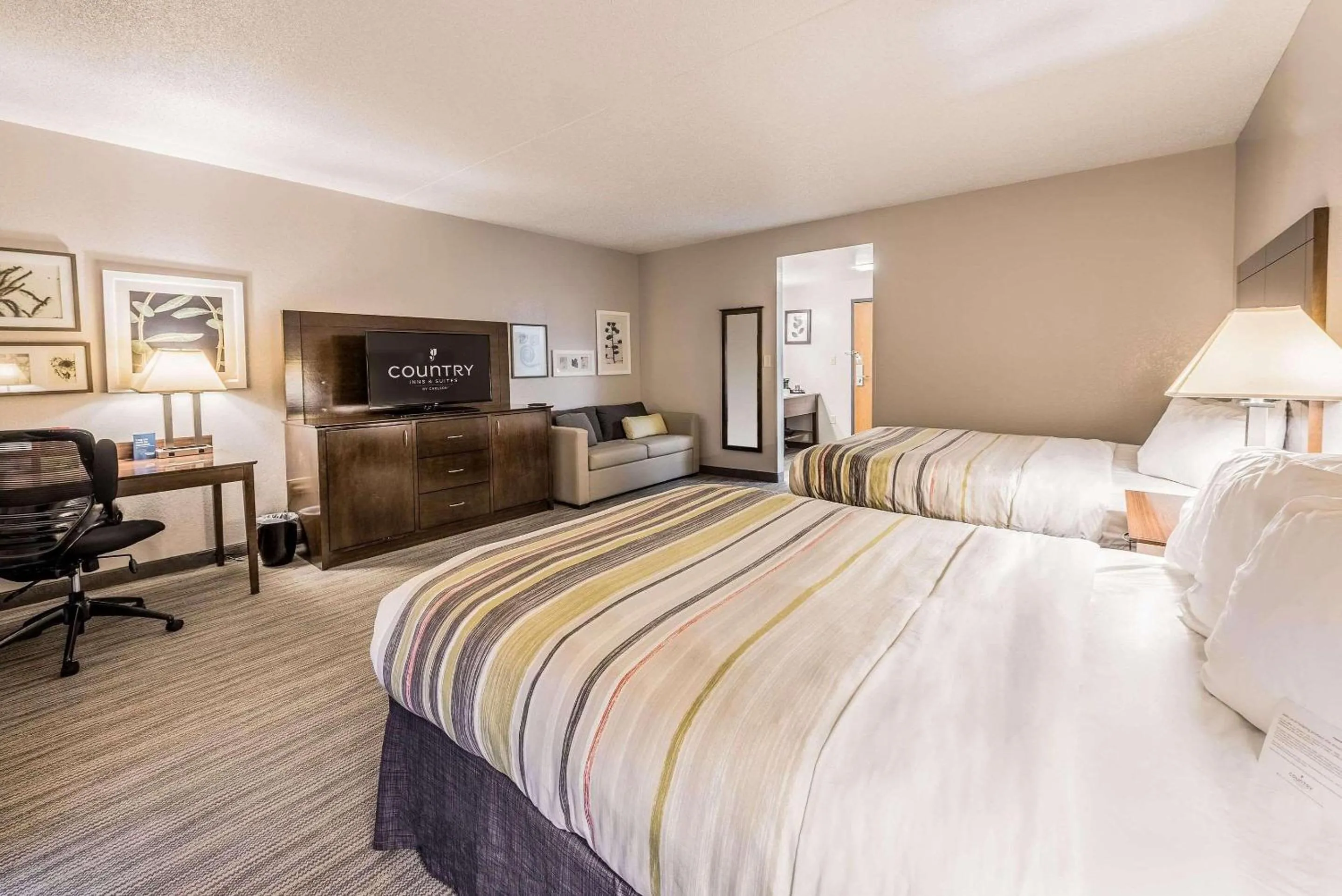 Bedroom, Bed in Country Inn & Suites by Radisson, Cookeville, TN