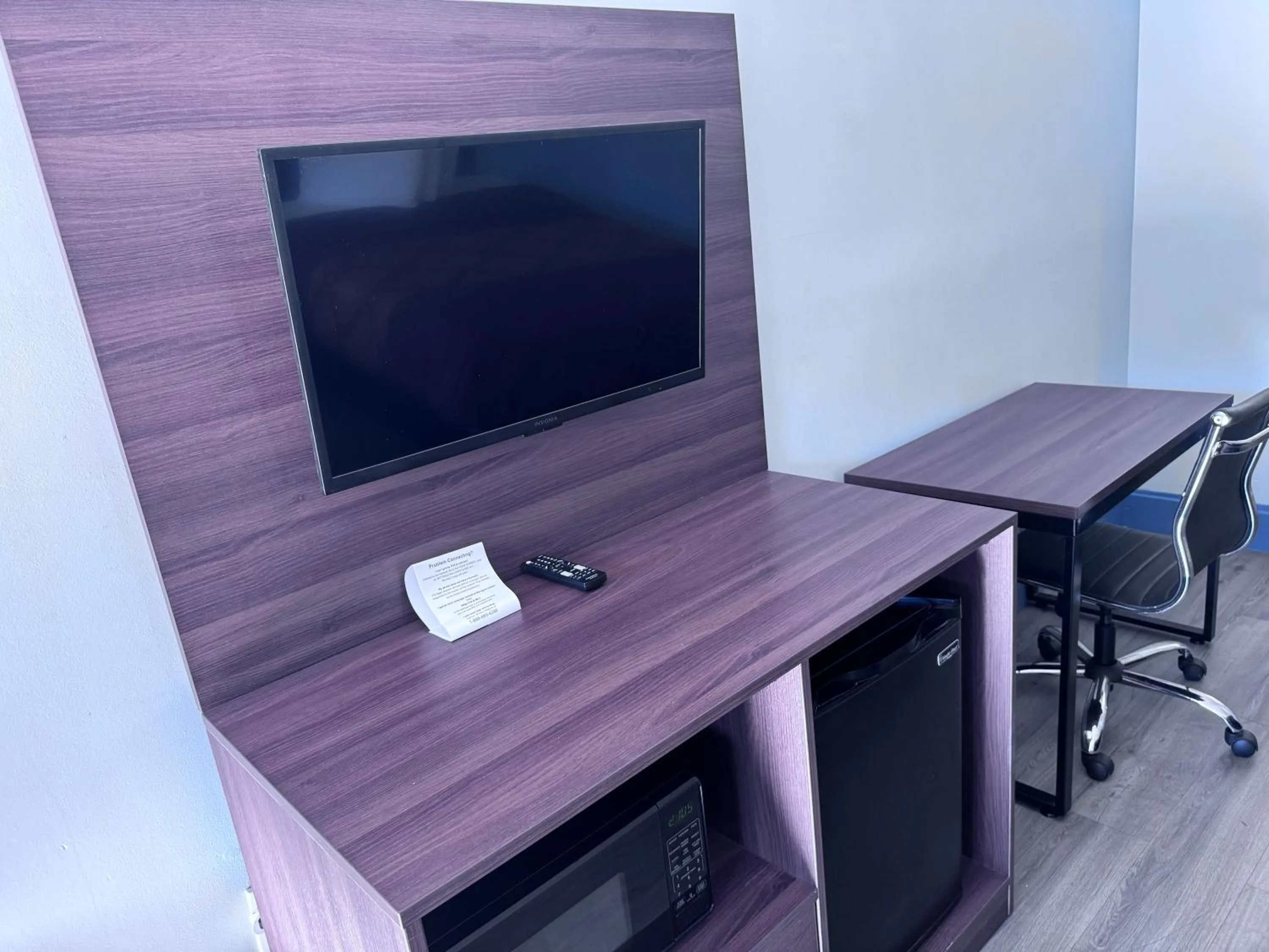 TV and multimedia in Florence Inn and Suites