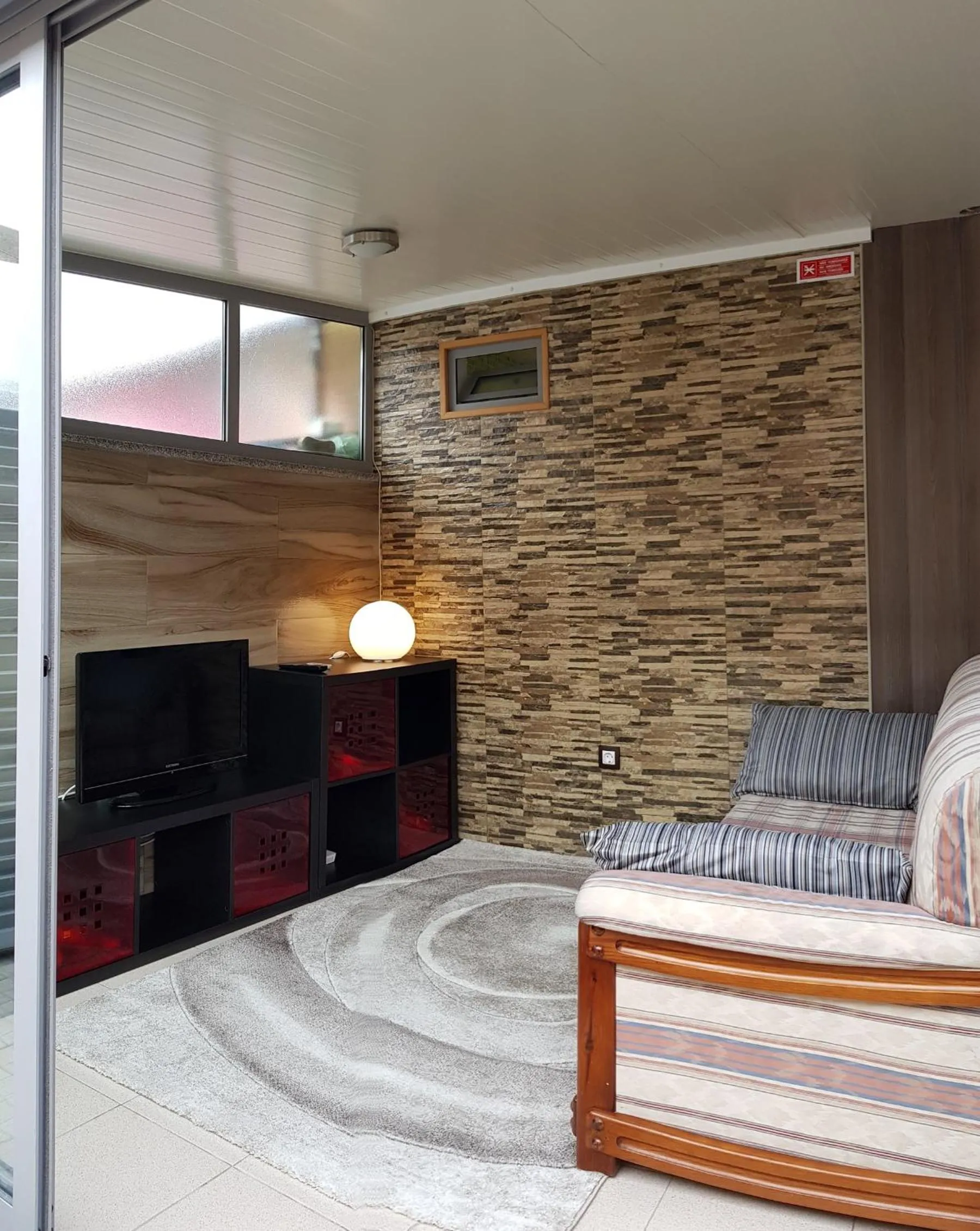 Communal lounge/ TV room, Bed in O Ninho