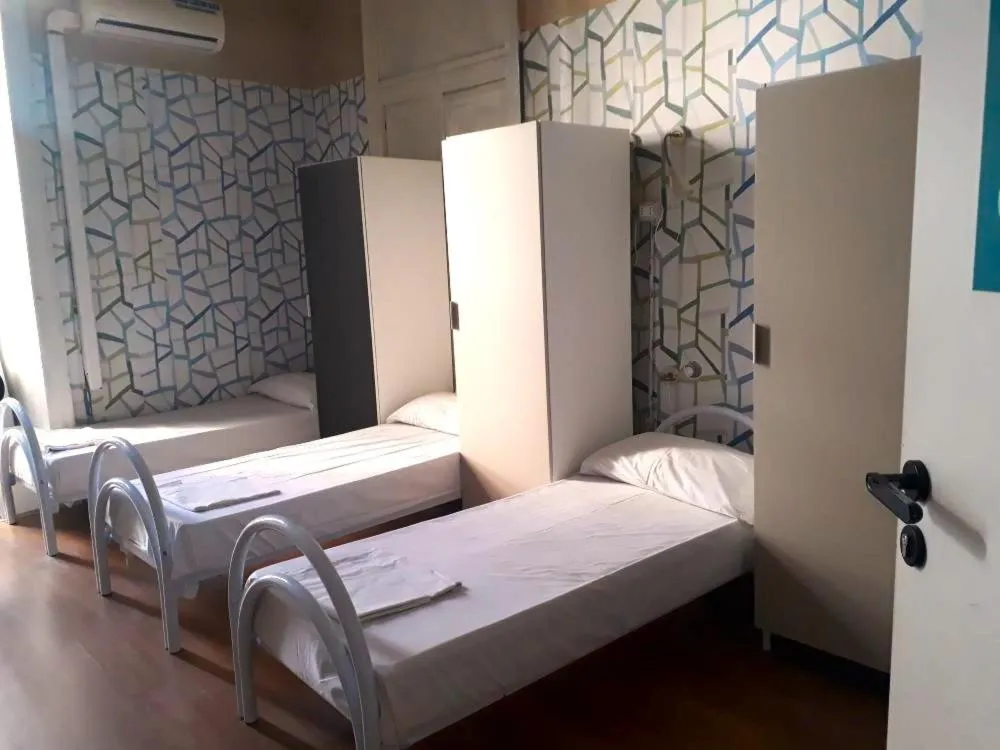 Bed in Balarm - Hostel and Bar