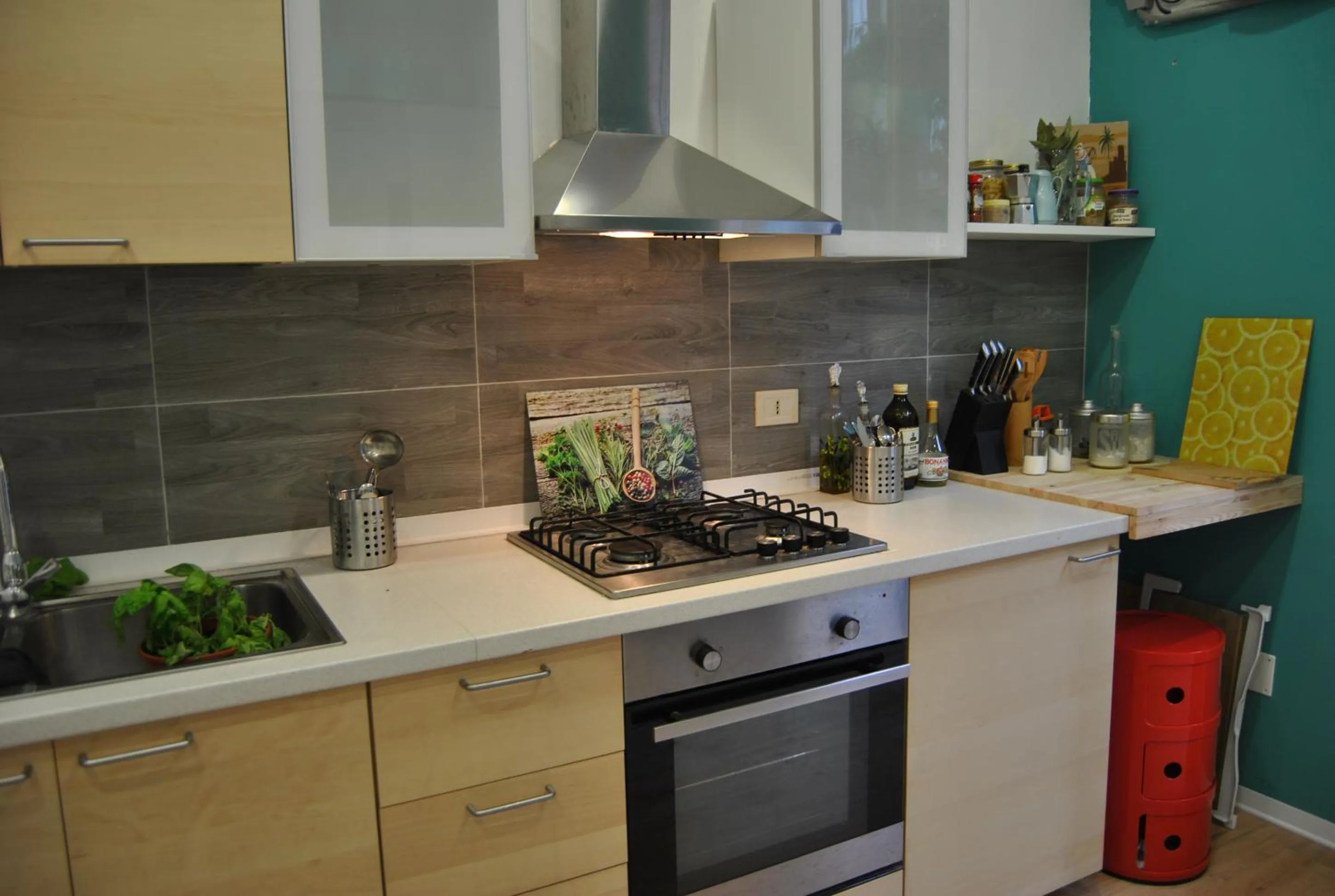 Kitchen or kitchenette in Balarm - Hostel and Bar