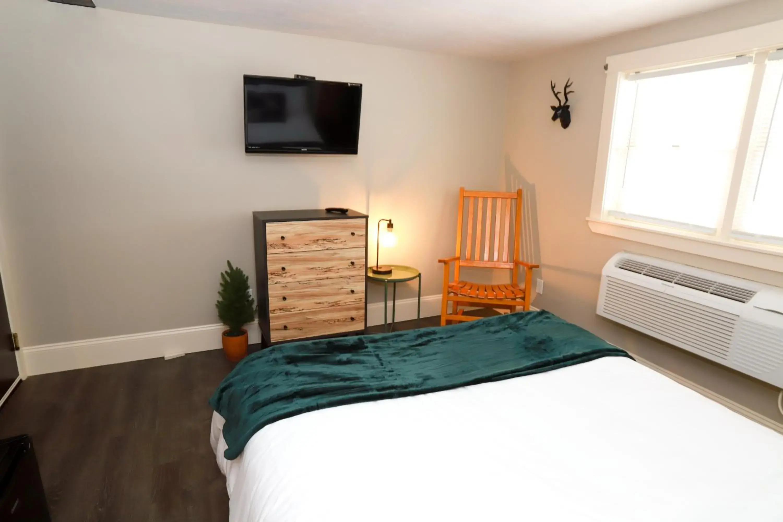 Standard Room with One Double Bed in Gunstock Inn & Suites Standard Room with One Double Bed in Gunstock Inn & Suites