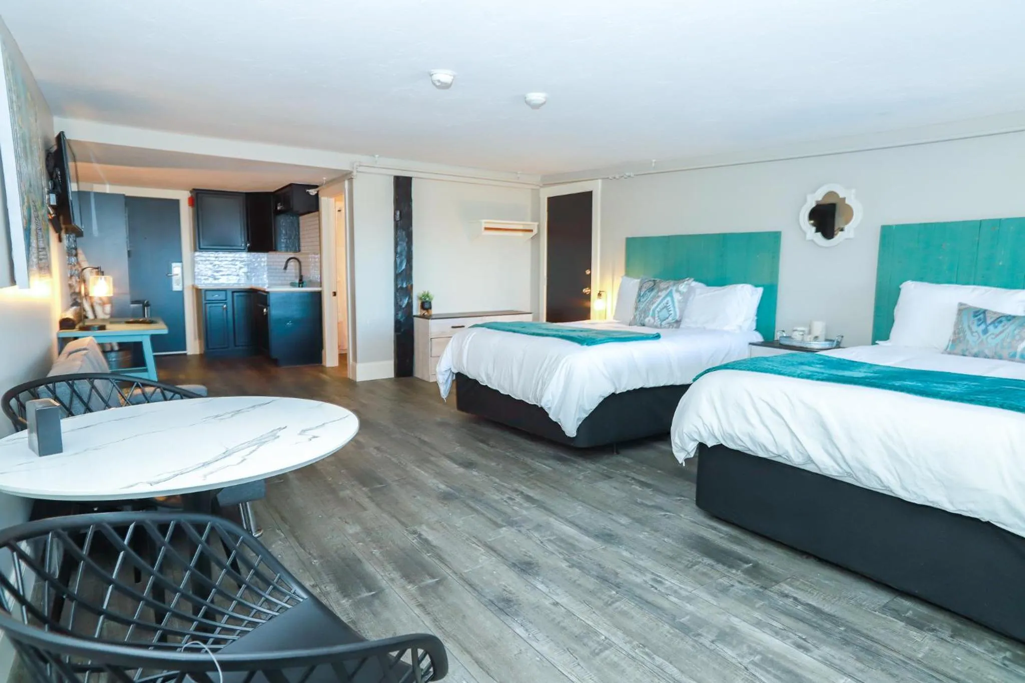 Photo of the whole room, Bed in Gunstock Inn & Suites