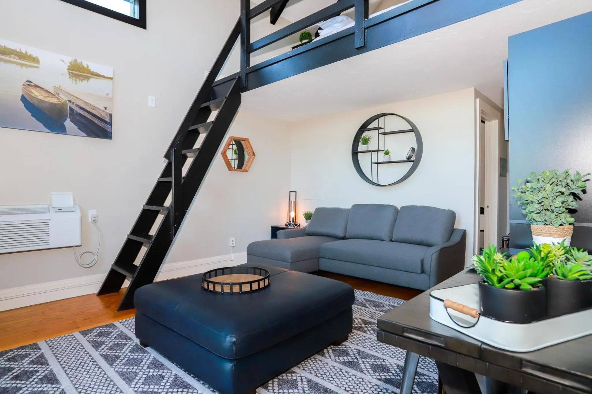 Seating area in Gunstock Inn & Suites