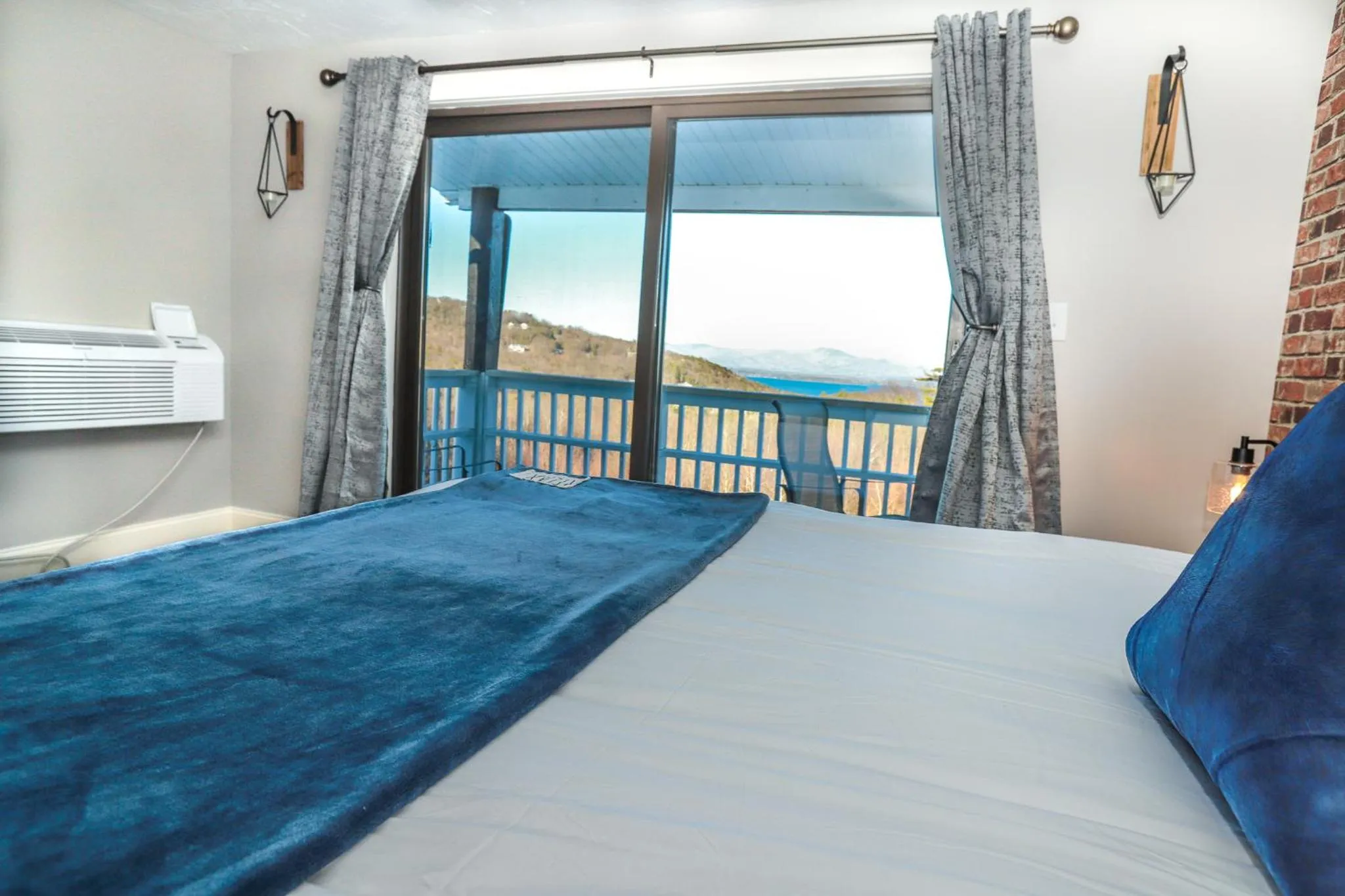 Bed in Gunstock Inn & Suites