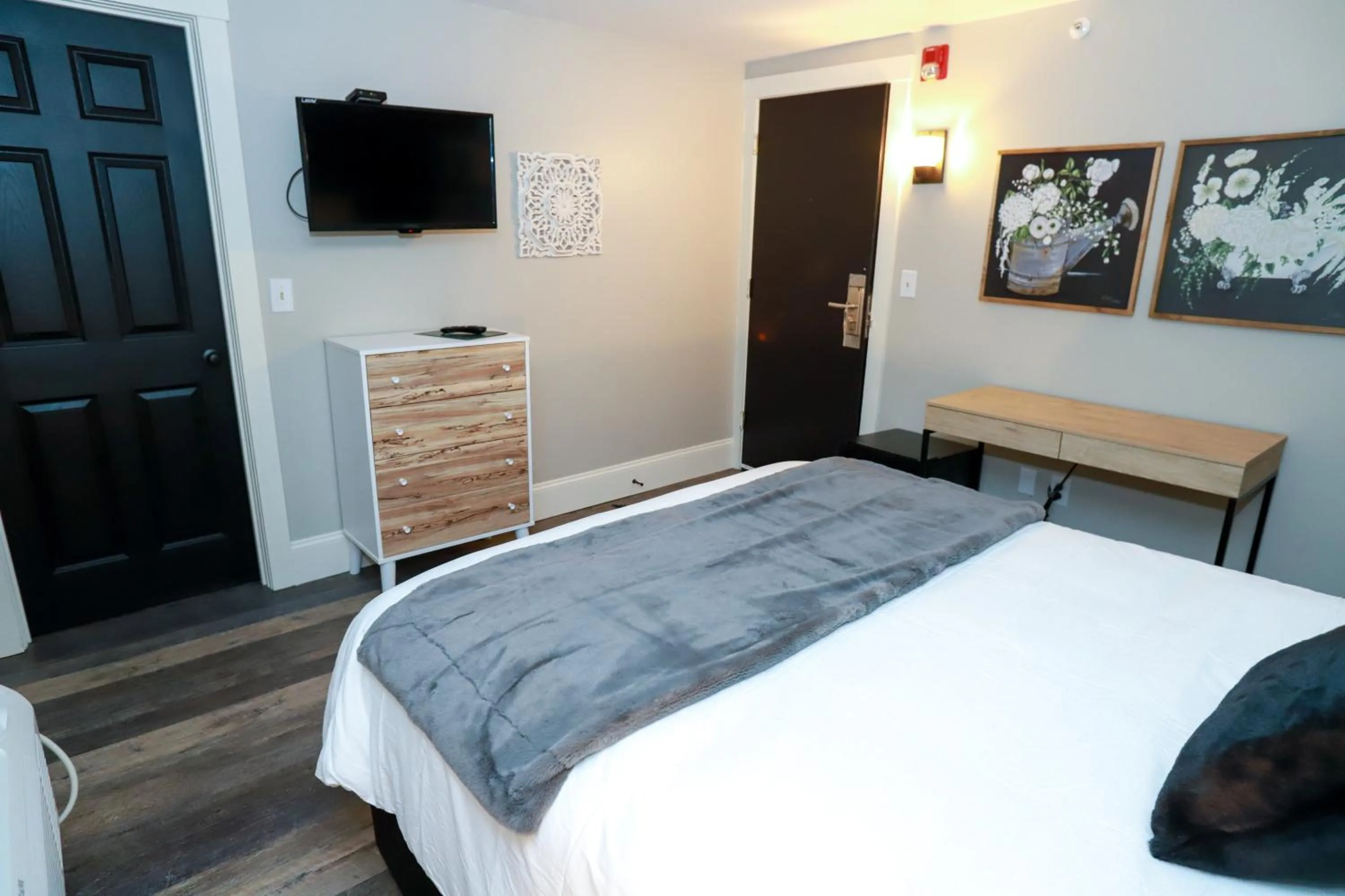 Bed in Gunstock Inn & Suites