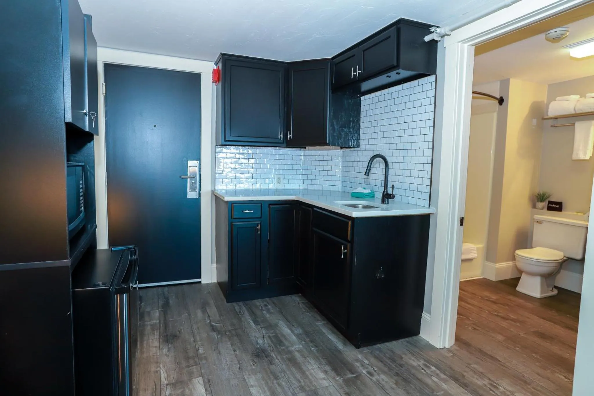 Kitchen or kitchenette in Gunstock Inn & Suites