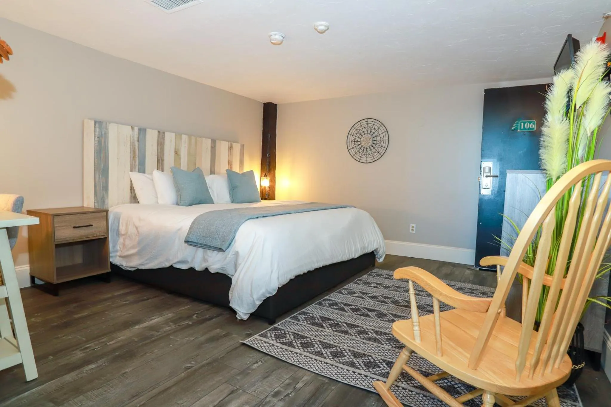 Bedroom, Bed in Gunstock Inn & Suites