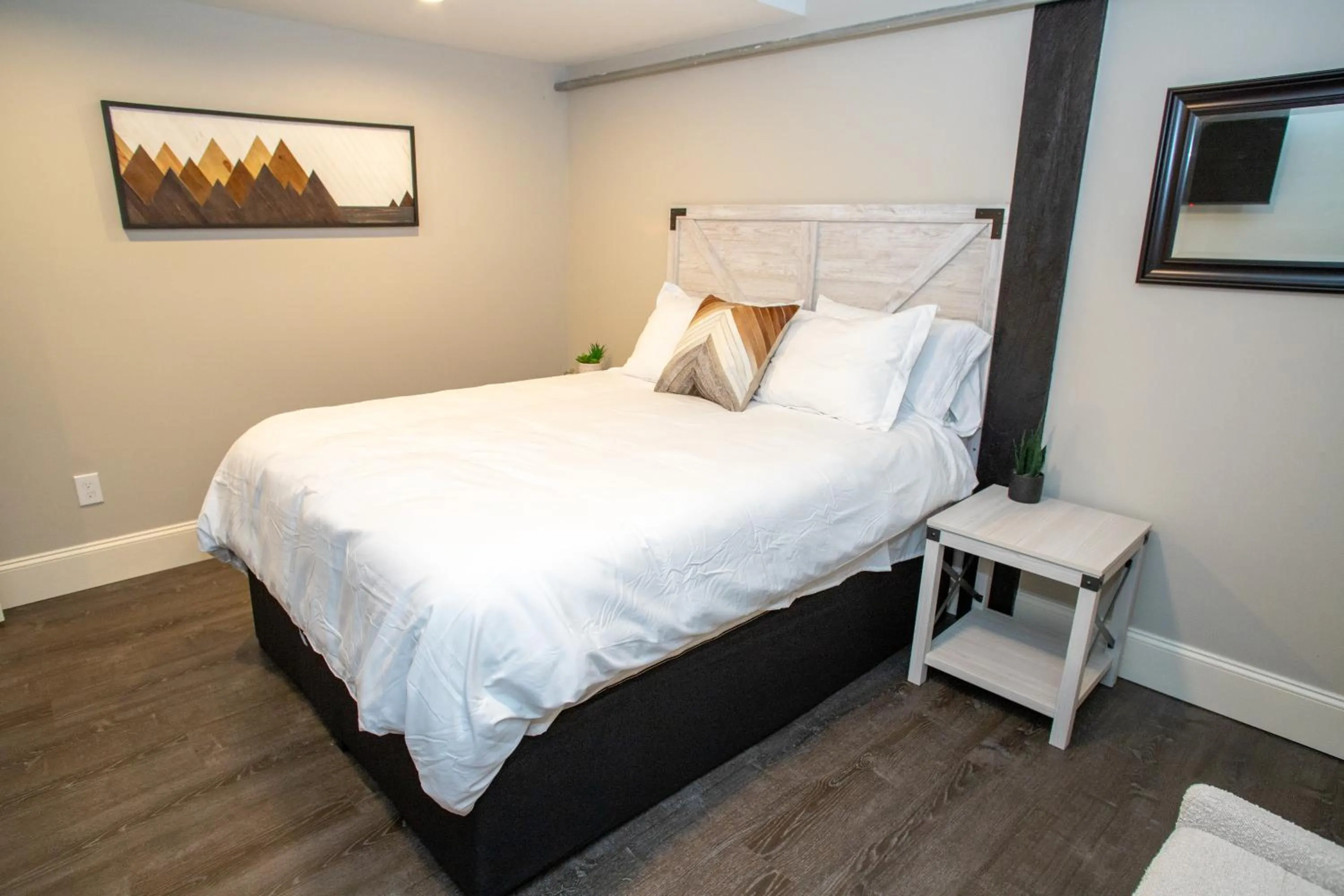 Bedroom, Bed in Gunstock Inn & Suites