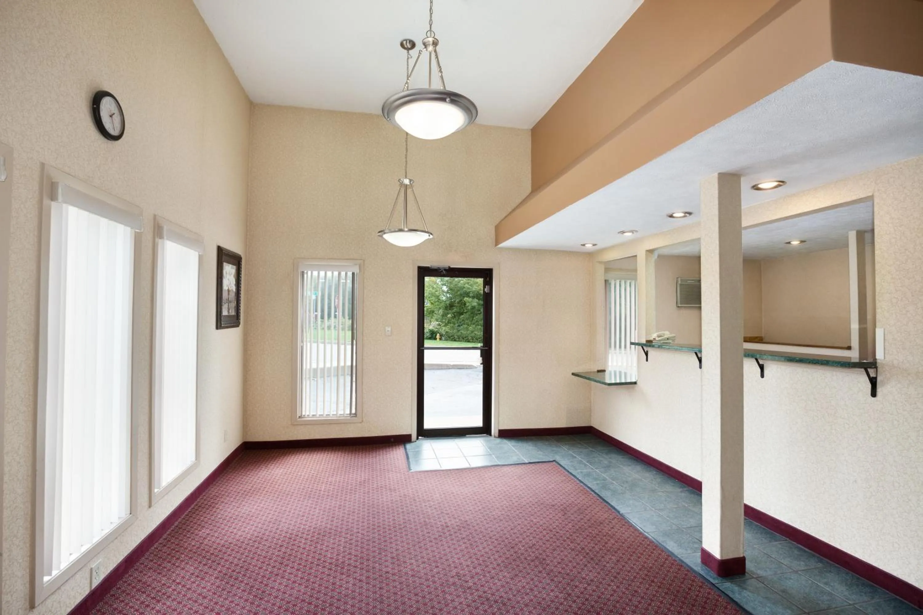 Lobby or reception, Bed in Travelodge by Wyndham La Porte/Michigan City Area