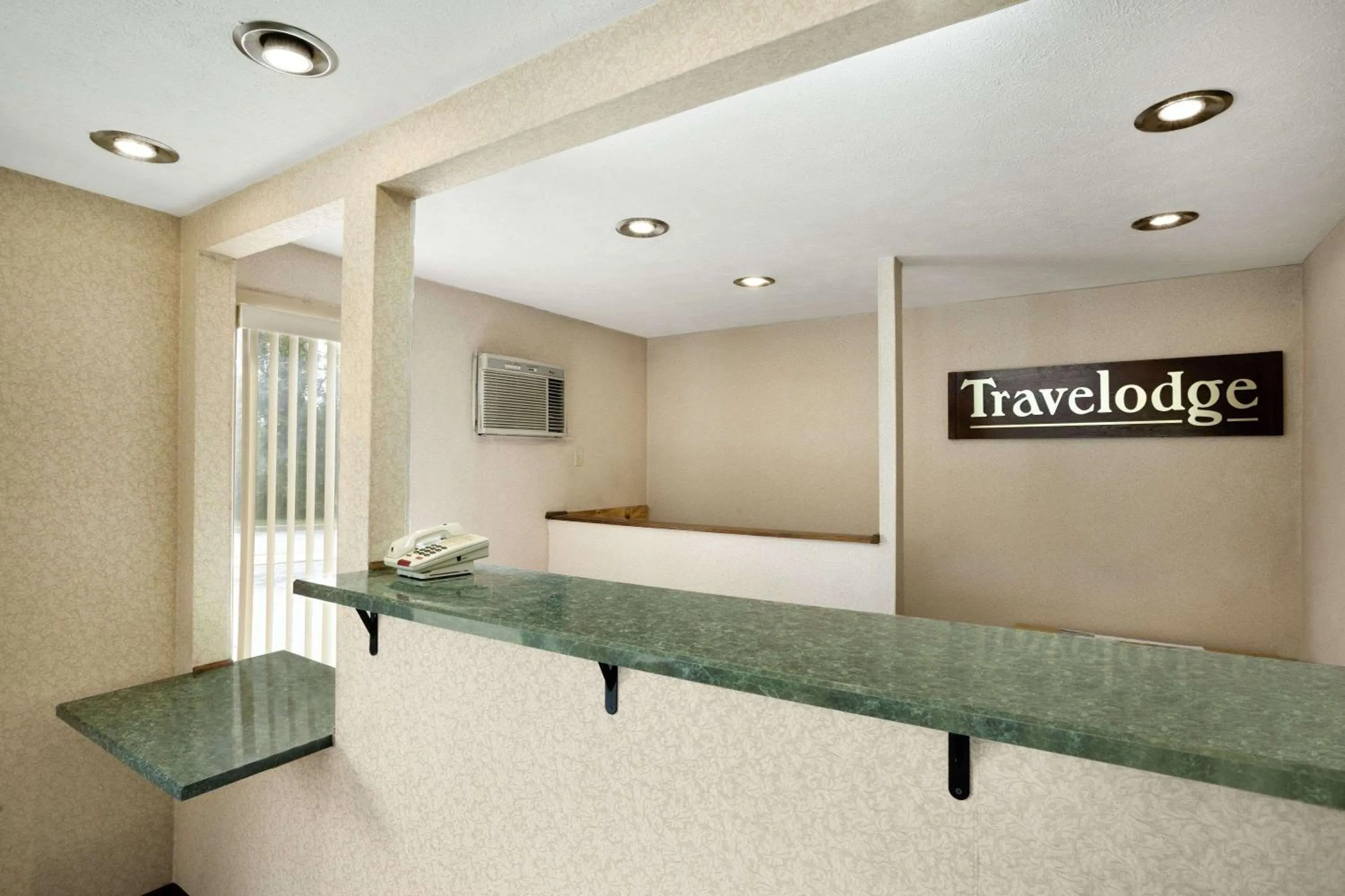 Lobby or reception in Travelodge by Wyndham La Porte/Michigan City Area