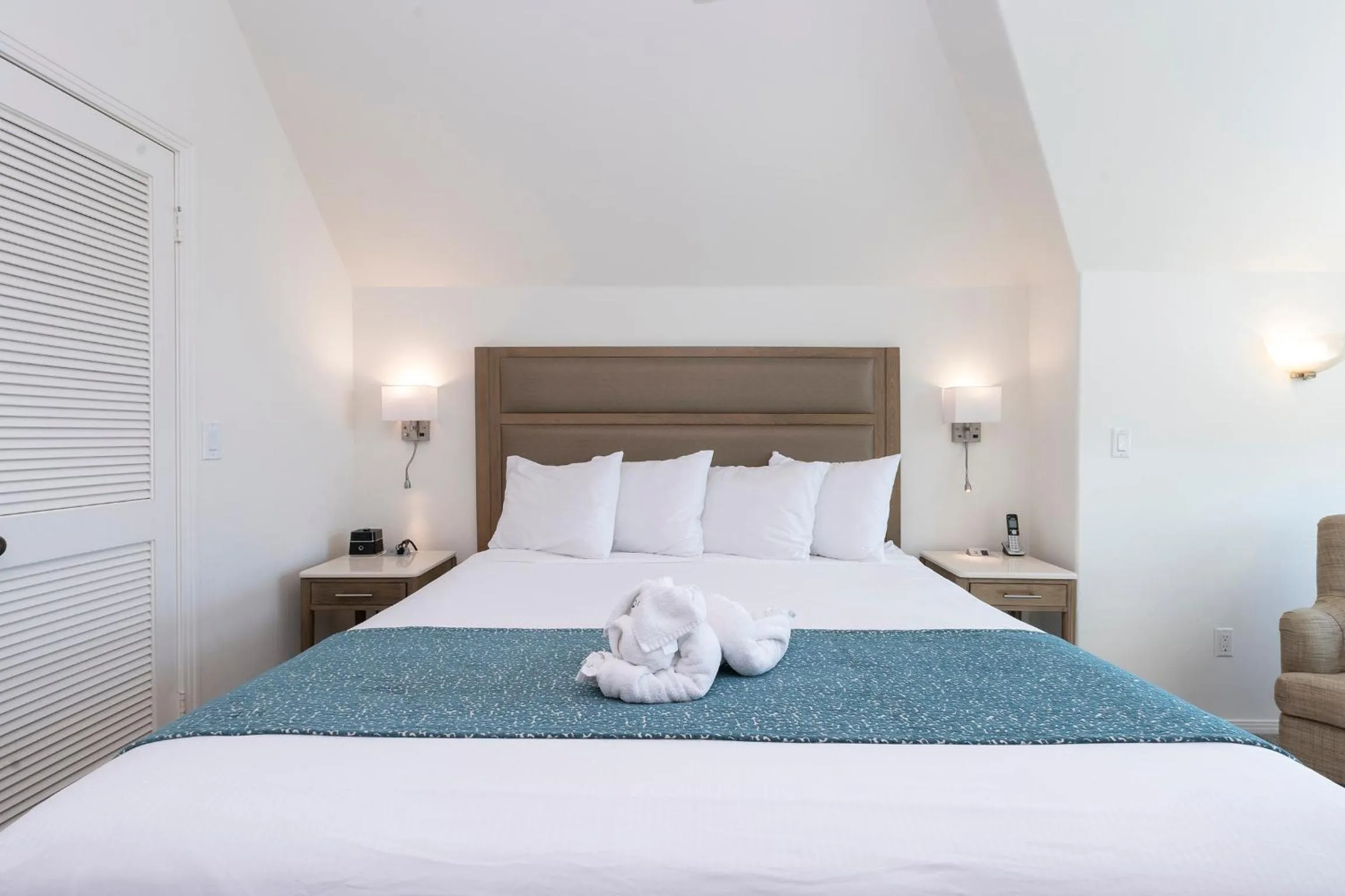 Bed in Wave Crest Resort