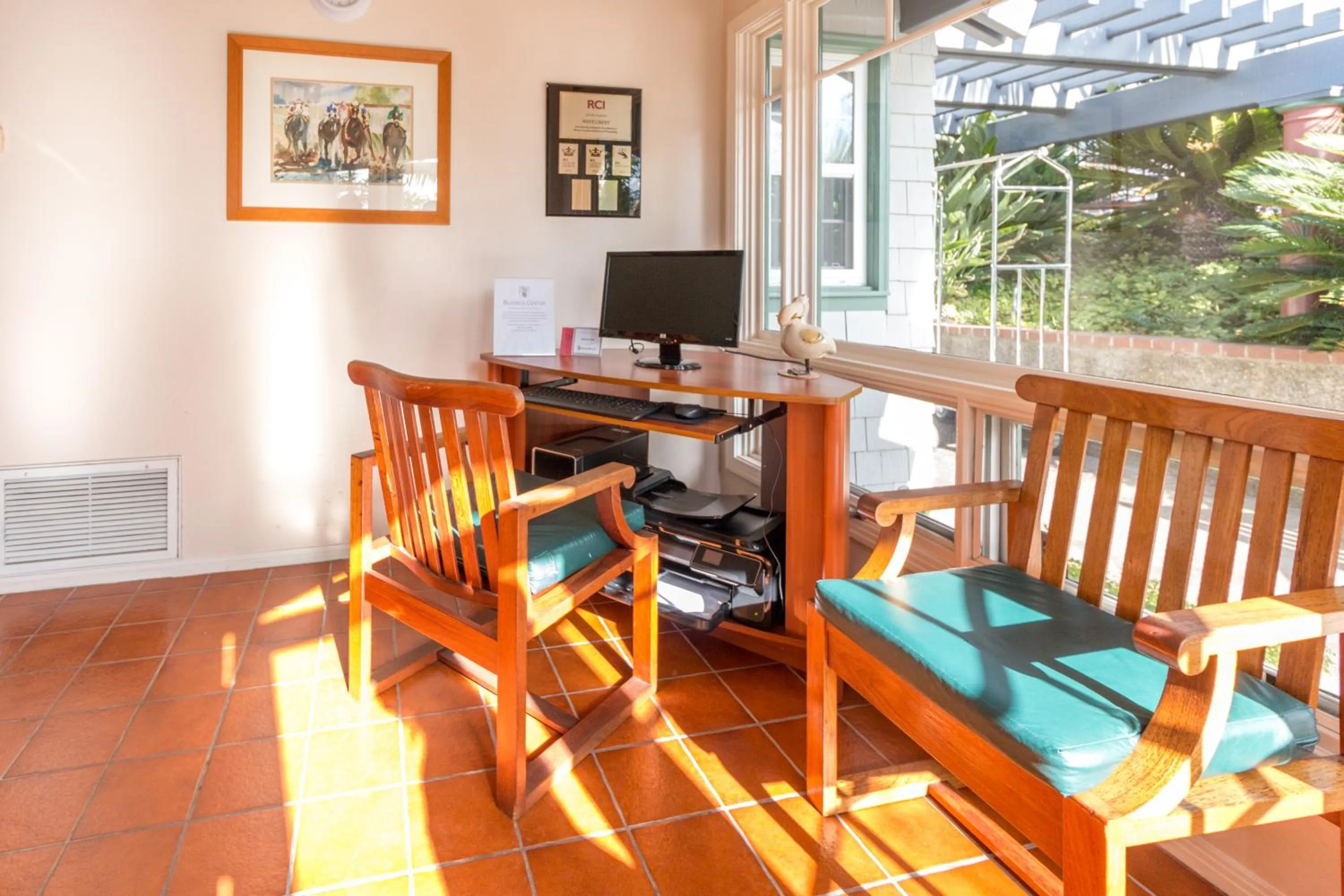 Business facilities in Wave Crest Resort