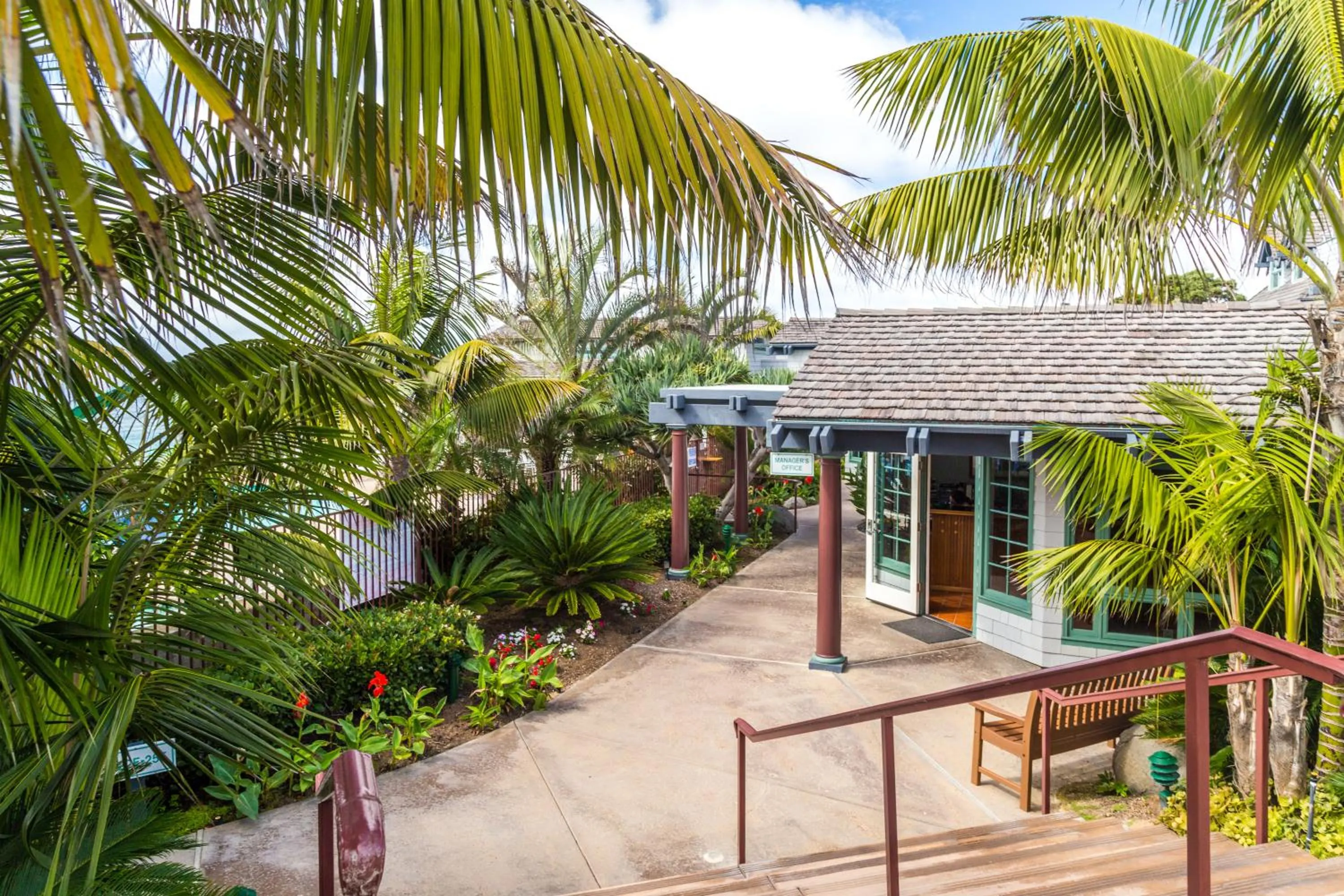 Facade/entrance in Wave Crest Resort