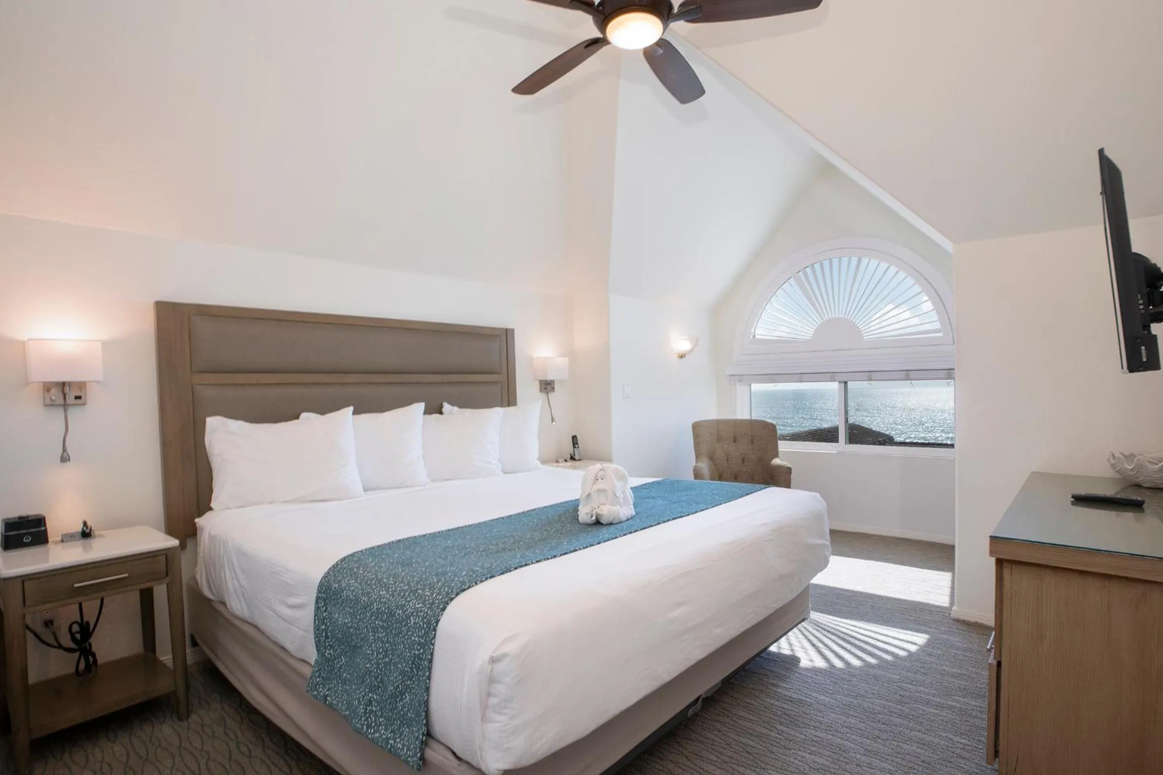 Bed in Wave Crest Resort