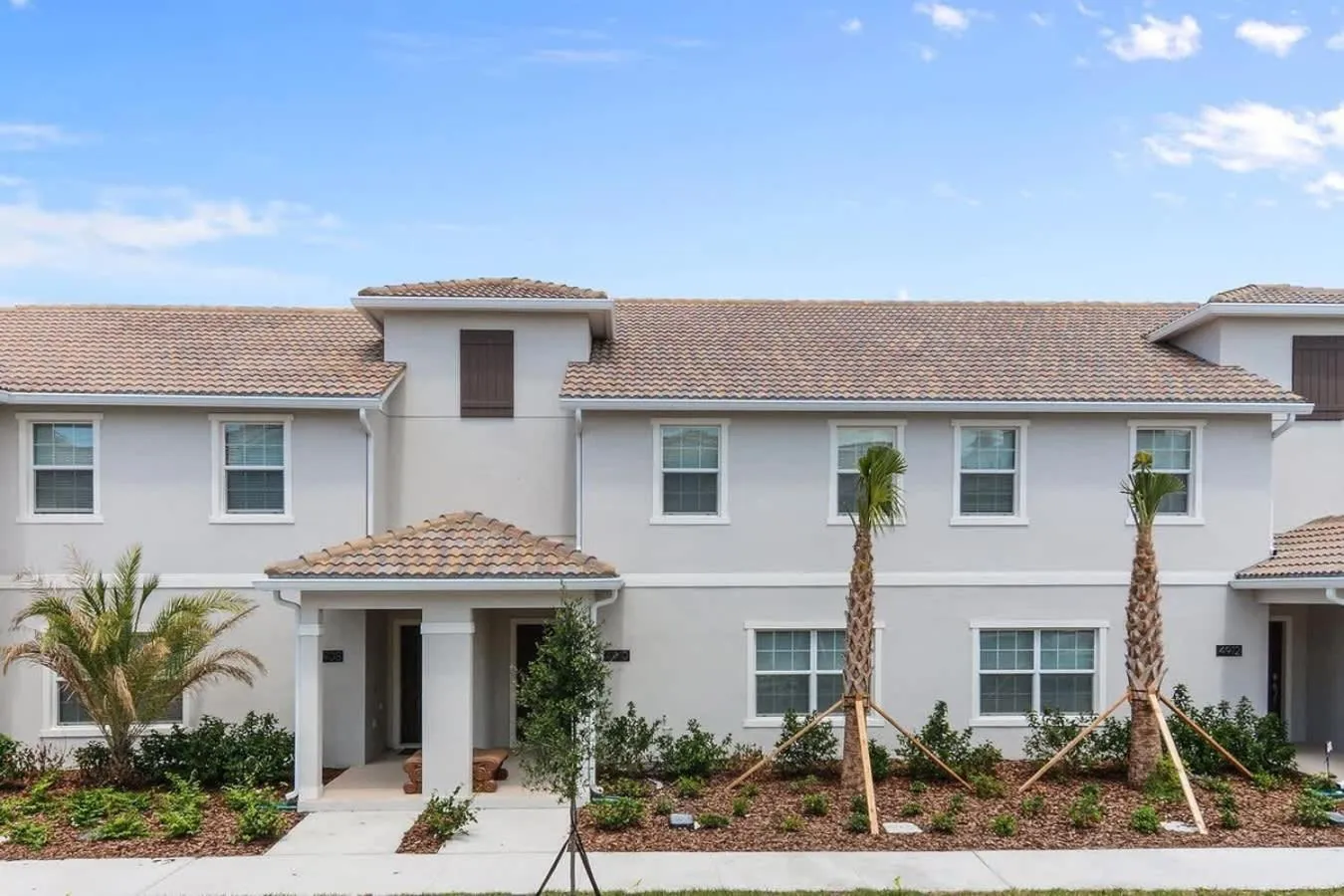 Four Bedrooms with Screen PoolStoreyLake 4910