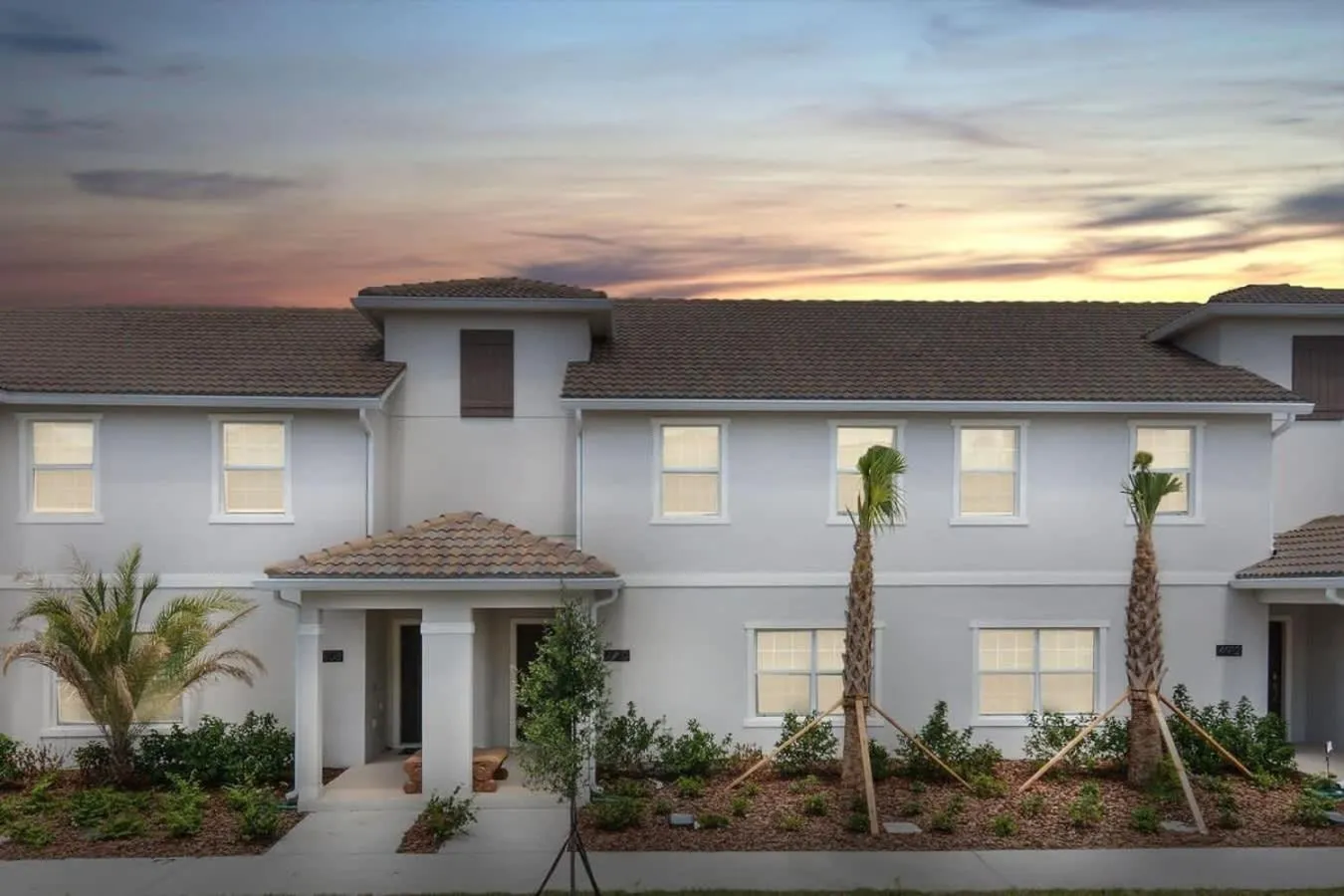 Four Bedrooms with Screen PoolStoreyLake 4910